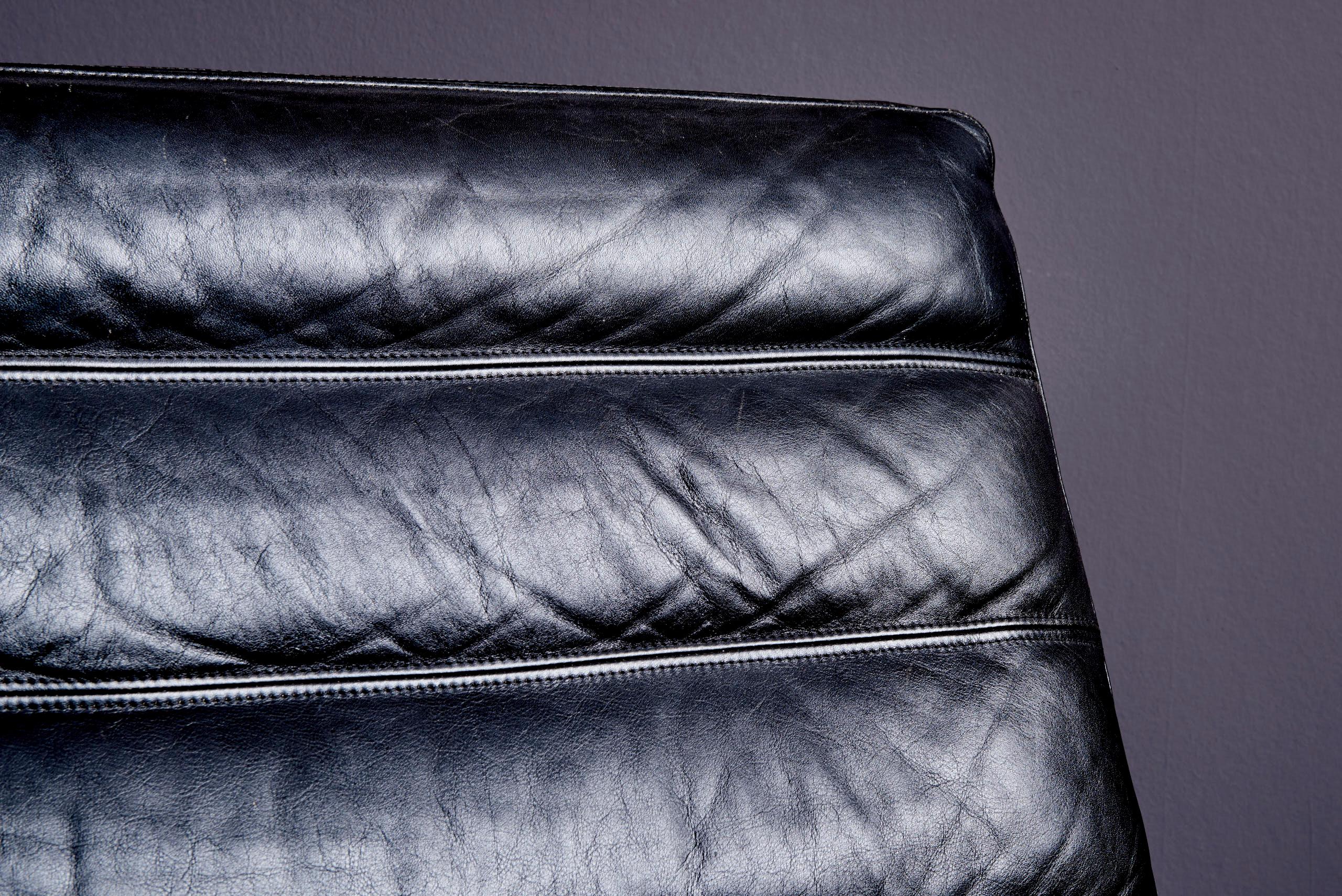 3-Sitzer Schwarzes Leder Horst Brüning Sofa für Kill International, Deutschland 1960s (Metall) im Angebot