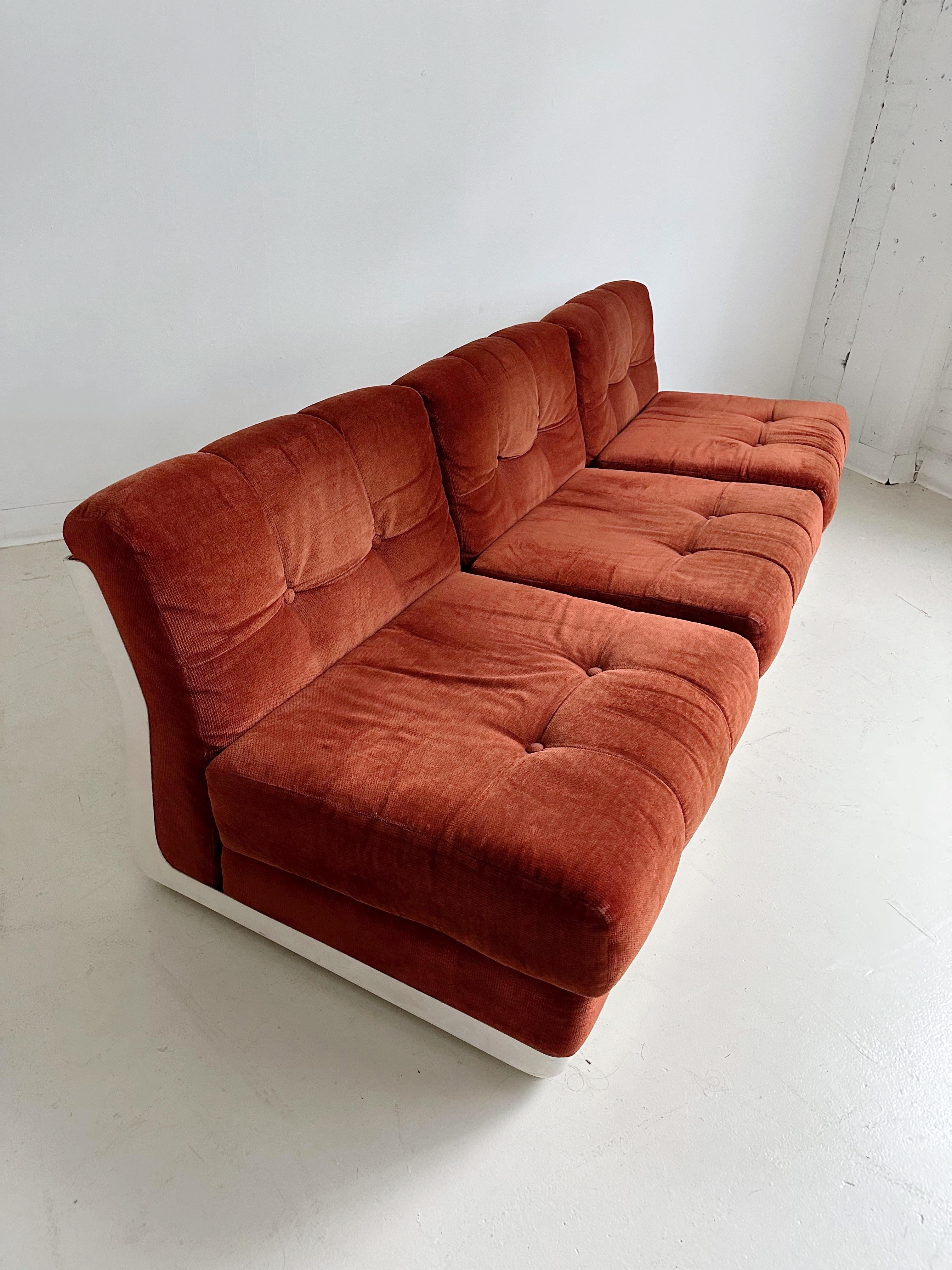 3 Seater Brick Red Modular Soda in the style of Mario Bellini, 70's In Good Condition In Outremont, QC