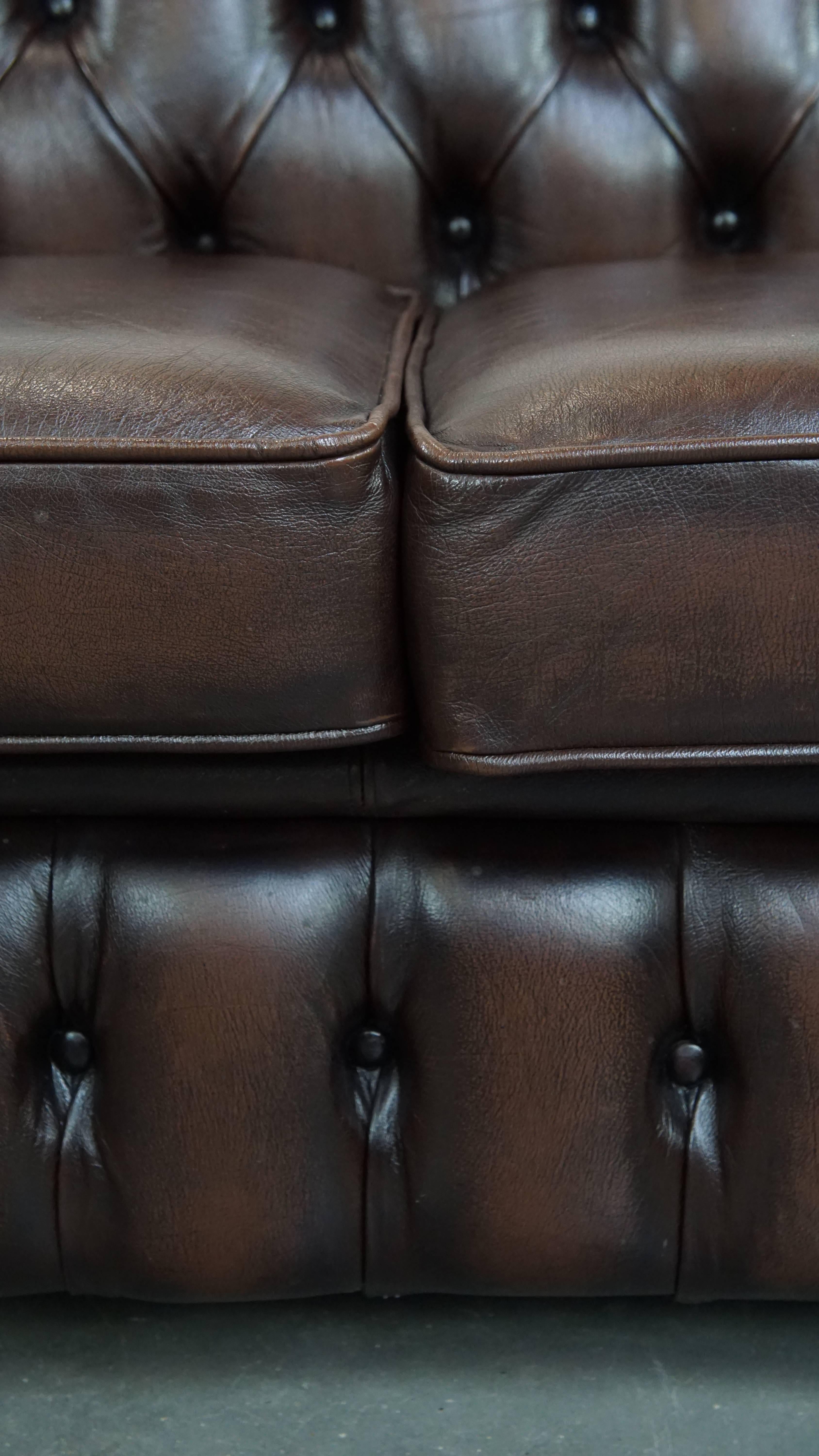 Sofá Chesterfield de 3 plazas en piel de vaca de estilo inglés en venta 4