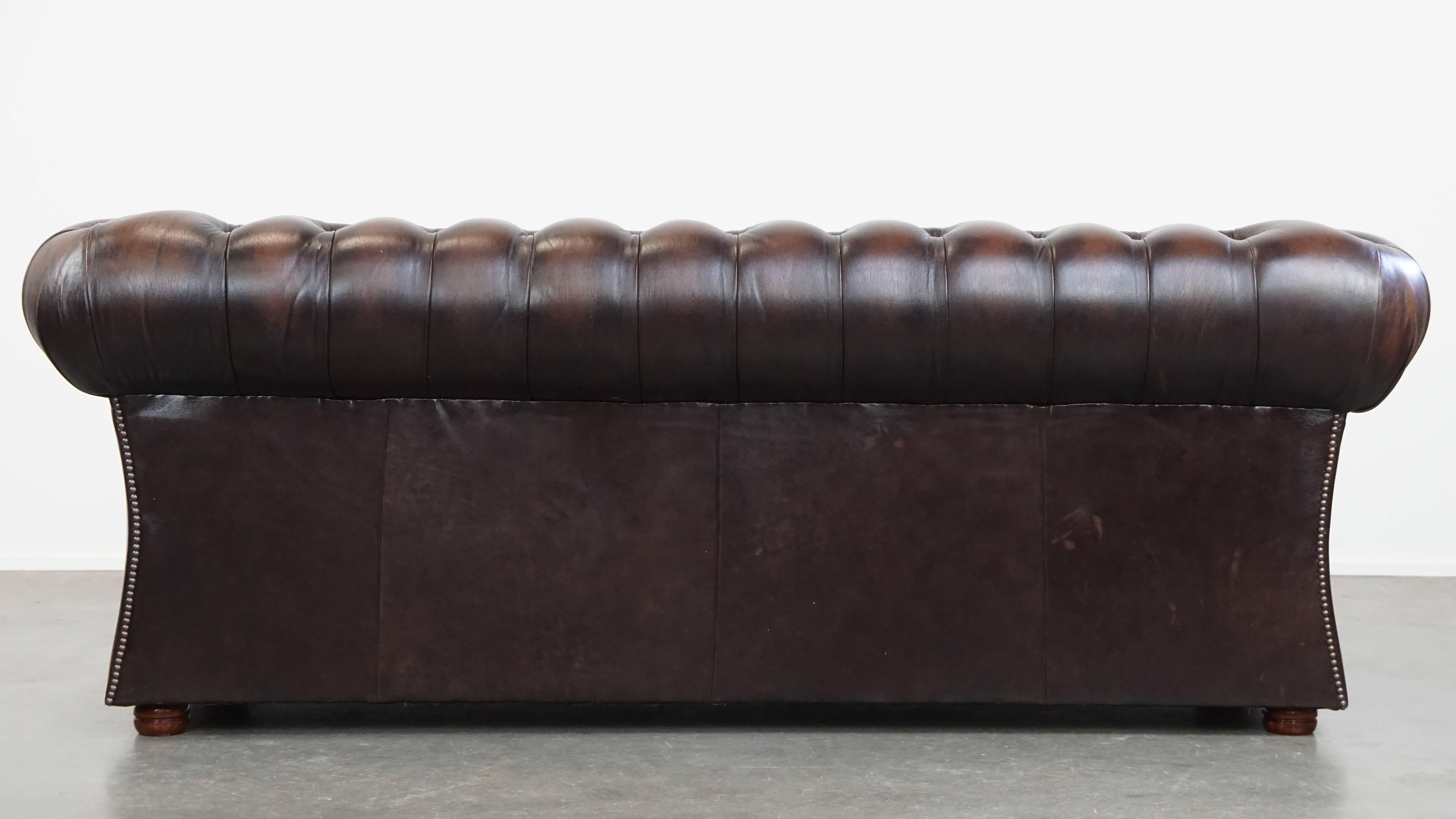 Sofá Chesterfield de 3 plazas en piel de vaca de estilo inglés Hecho a mano en venta