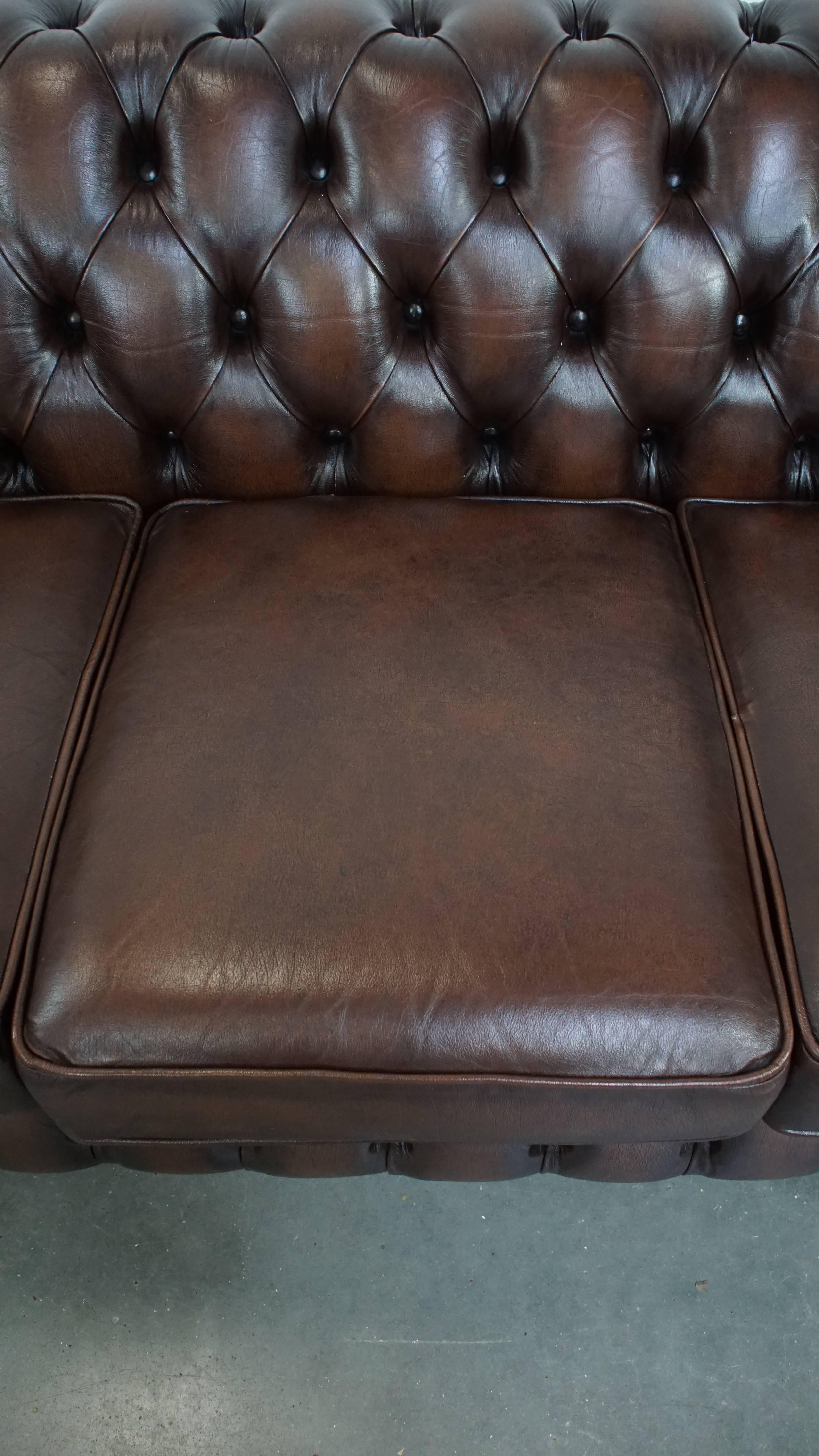 Sofá Chesterfield de 3 plazas en piel de vaca de estilo inglés Cuero de vaca en venta