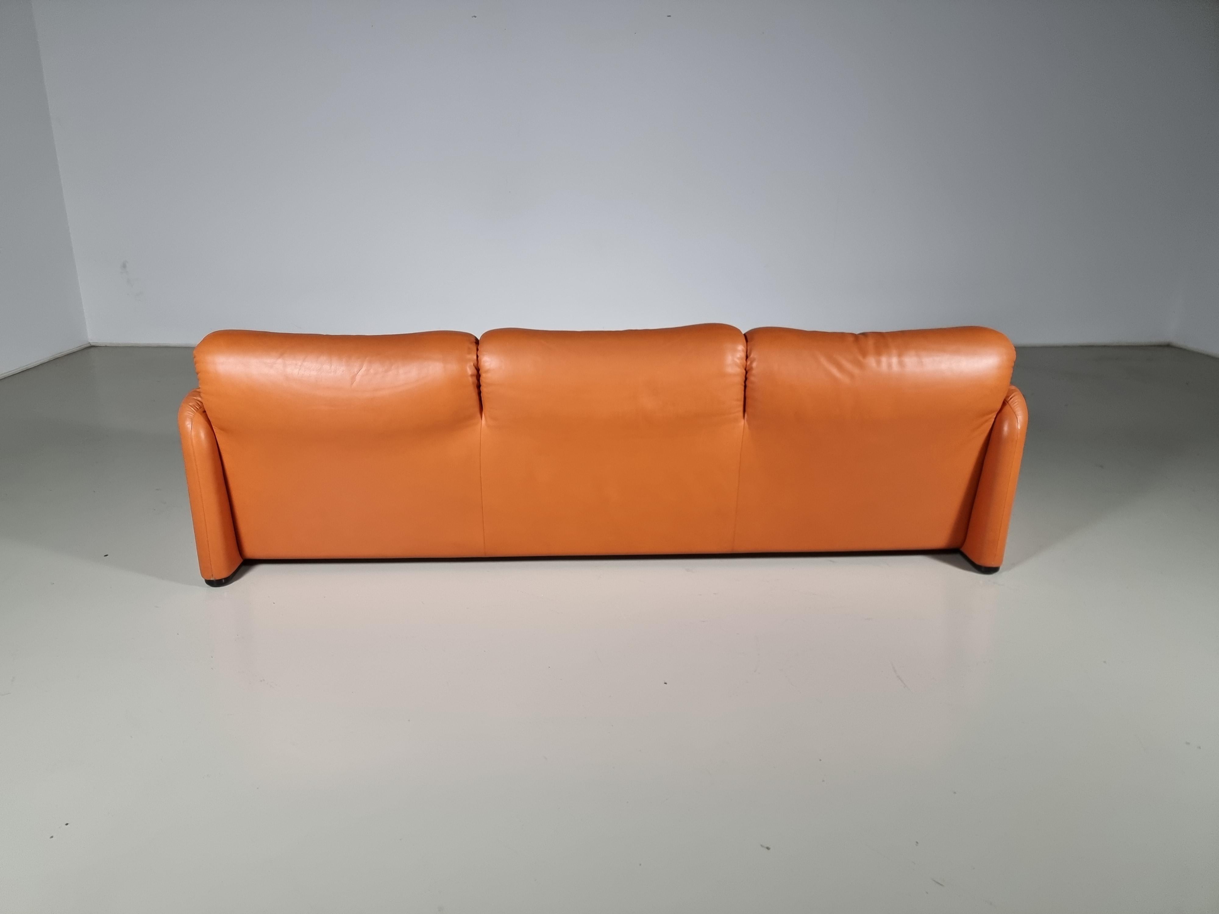 3-Seater Maralunga Sofa by Vico Magistretti for Cassina, 1970s In Good Condition In amstelveen, NL