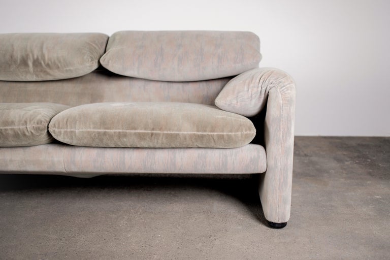 3-Seater Maralunga Sofa by Vico Magistretti for Cassina For Sale 5