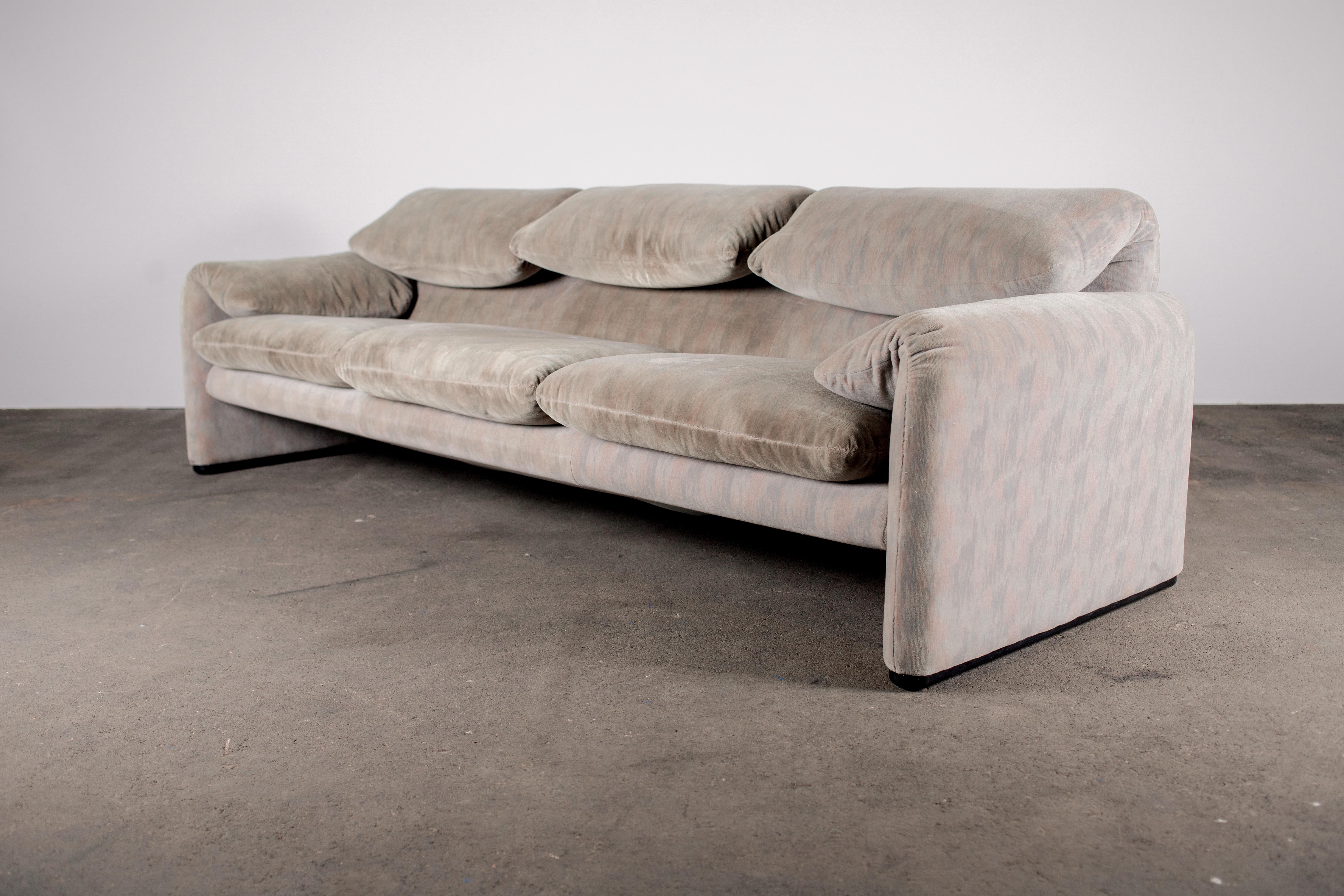 Mid-Century Modern 3-Seater Maralunga Sofa by Vico Magistretti for Cassina