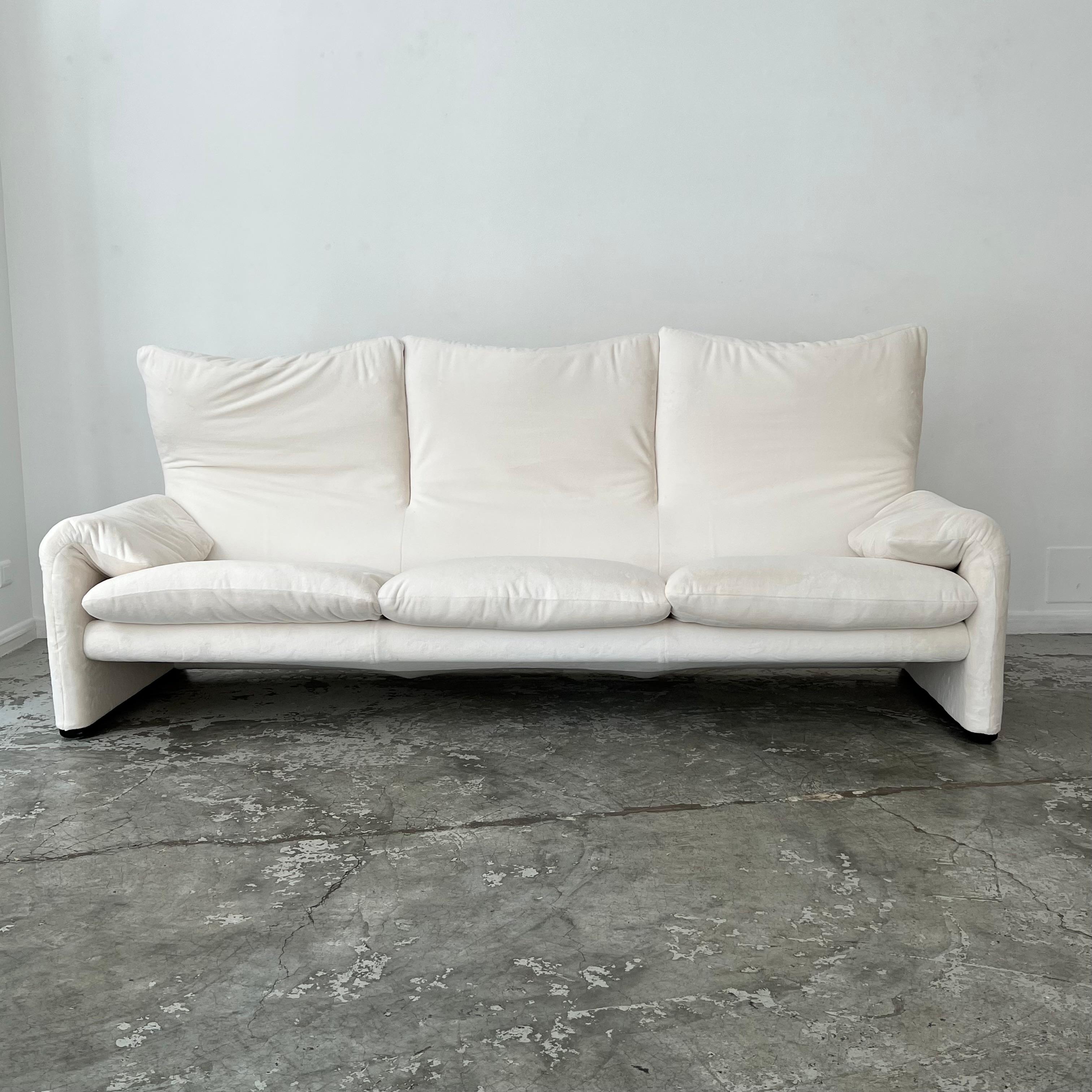 Mid-Century Modern 3-seater Maralunga sofa by Vico Magistretti for Cassina Italy 1973 For Sale