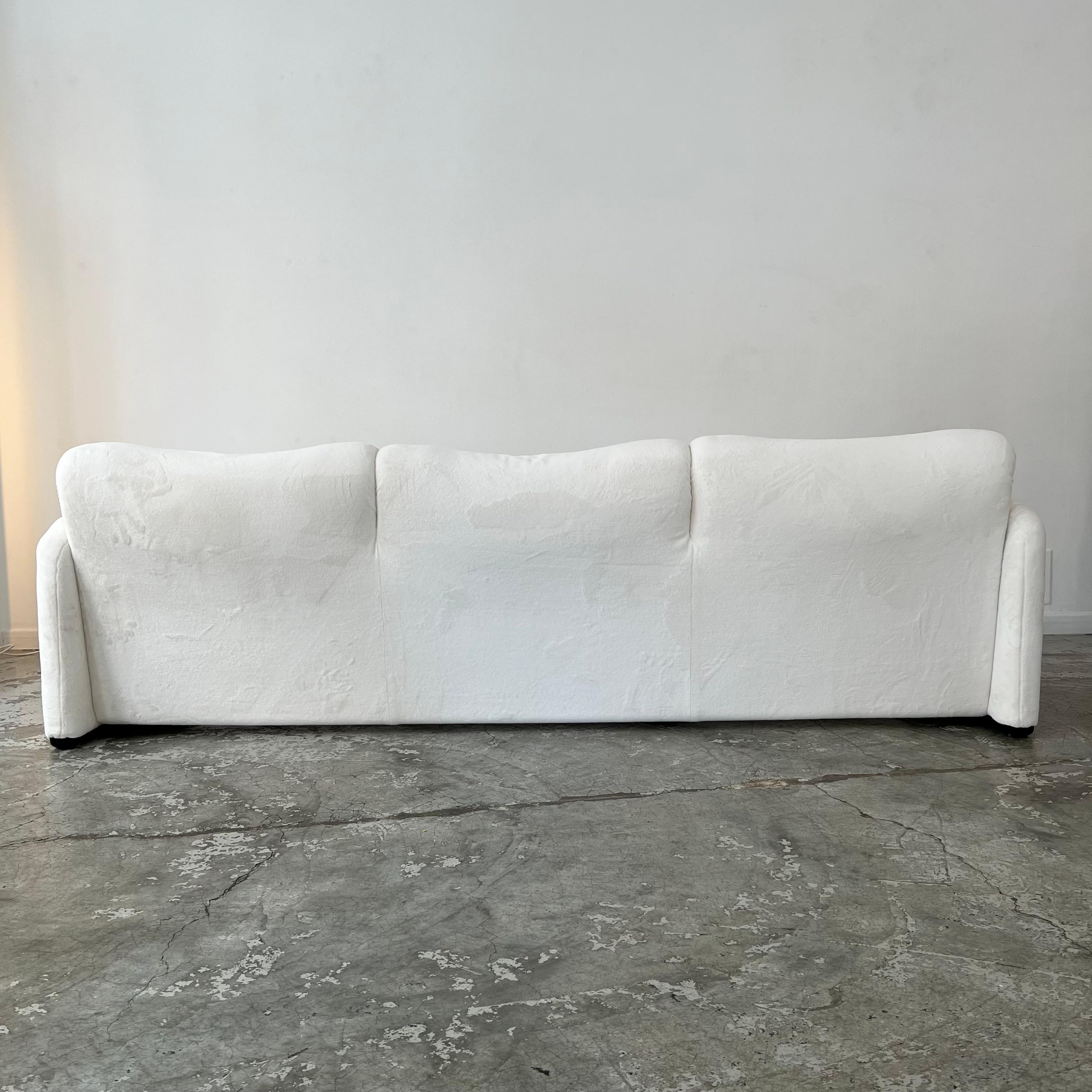 3-seater Maralunga sofa by Vico Magistretti for Cassina Italy 1973 In Excellent Condition For Sale In PARIS, FR