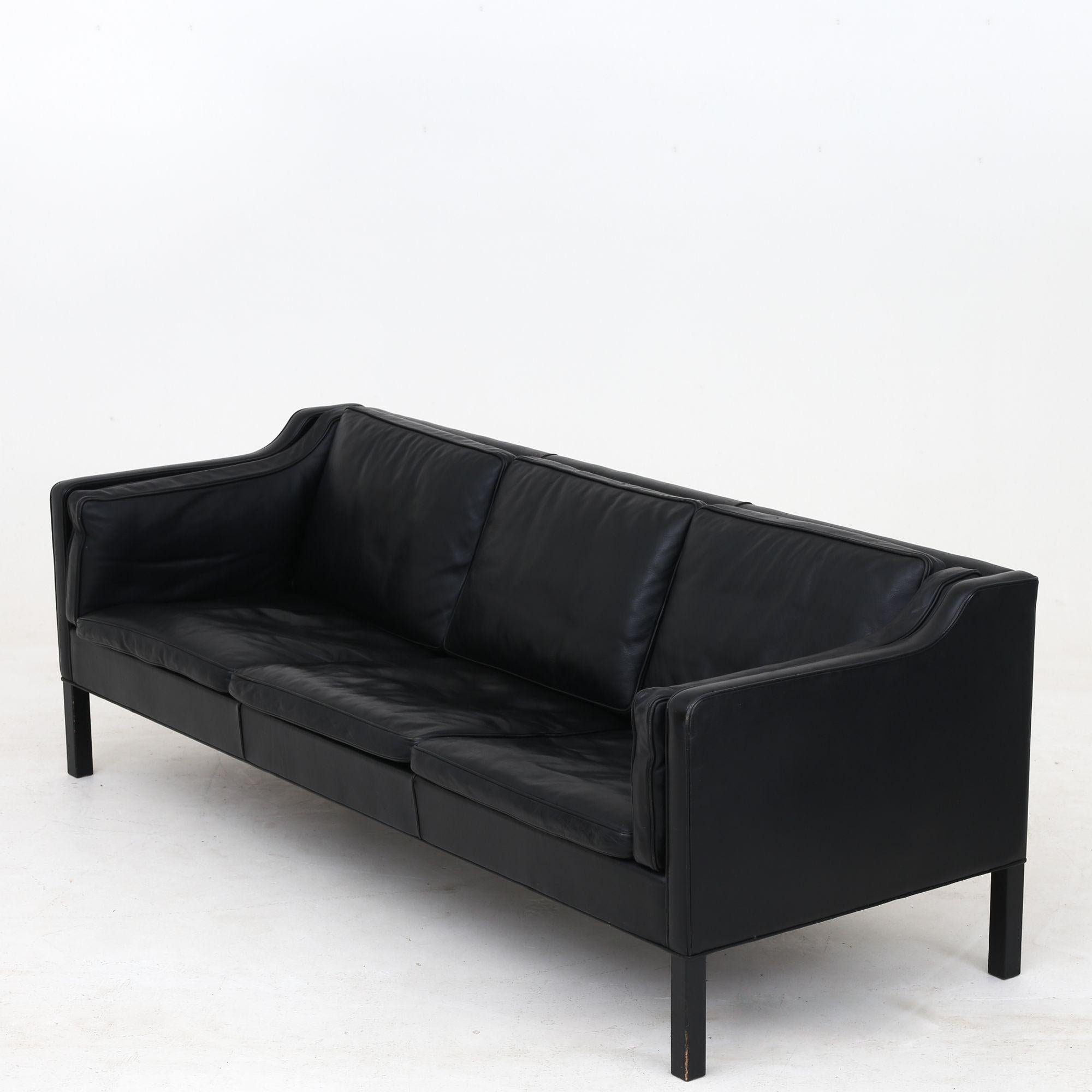 BM 2213 - 3-seater sofa in black leather with legs in black lacquered oak. Børge Mogensen / Fredericia Furniture.