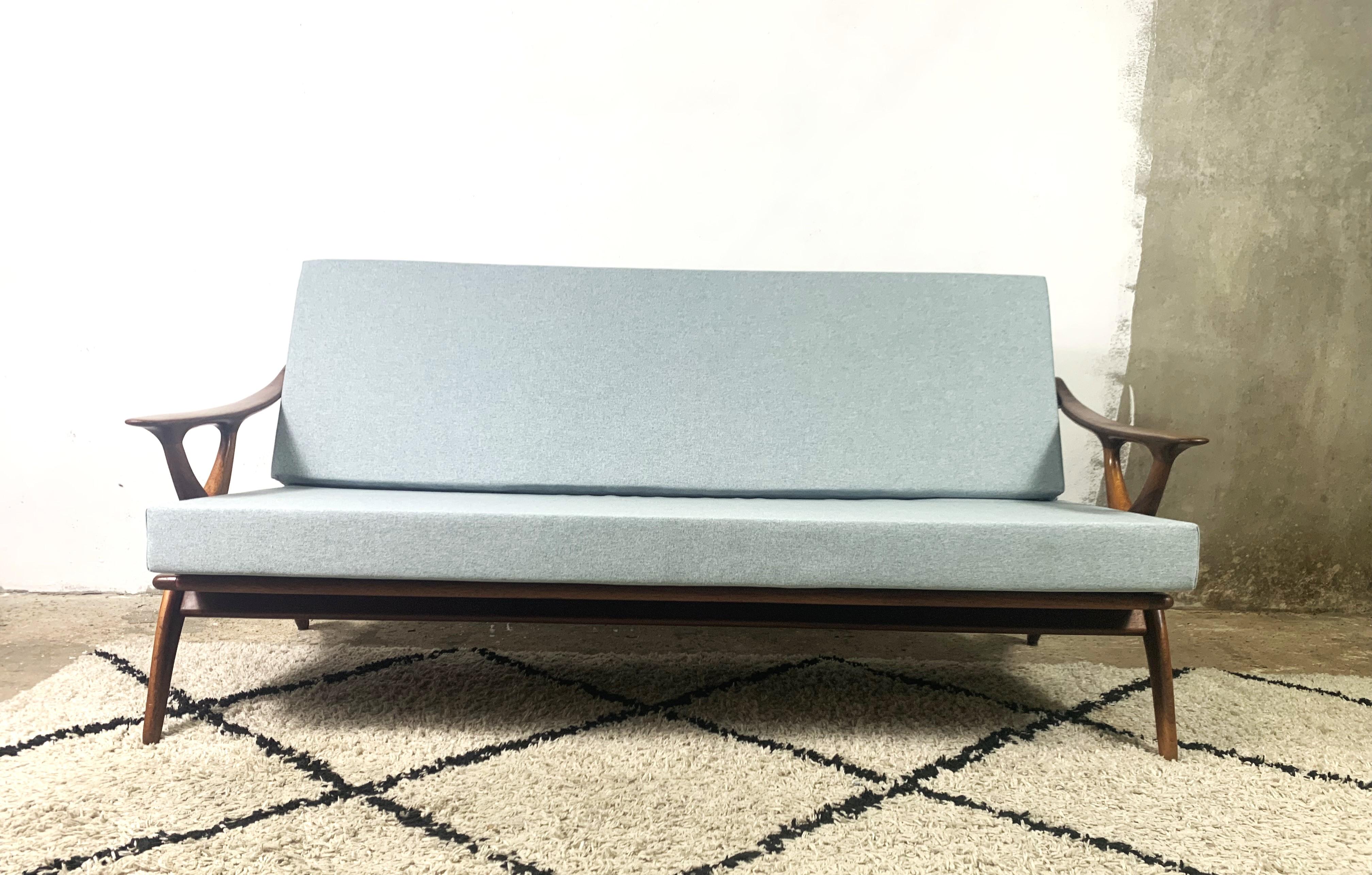 Beautifull 3-seater sofa designed and produced by De Ster Gelderland in the Netherlands, 1960s. The frame is made of organically sculpted, solid teak wood. New upholstery.