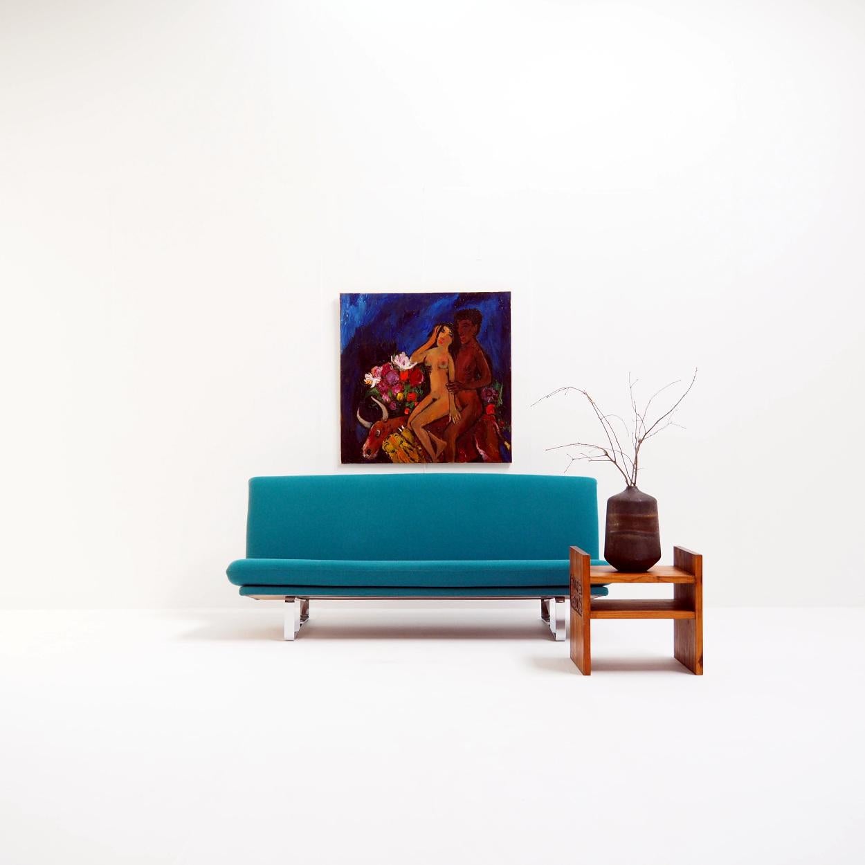 3-seater sofa designed in 1968 by Kho Liang Ie for the Dutch high end furniture manufacturer Artifort.

This sofa was bought around the 1990s and is still in a very good condition. All seams are straight and all stitching is intact. Very comfortable