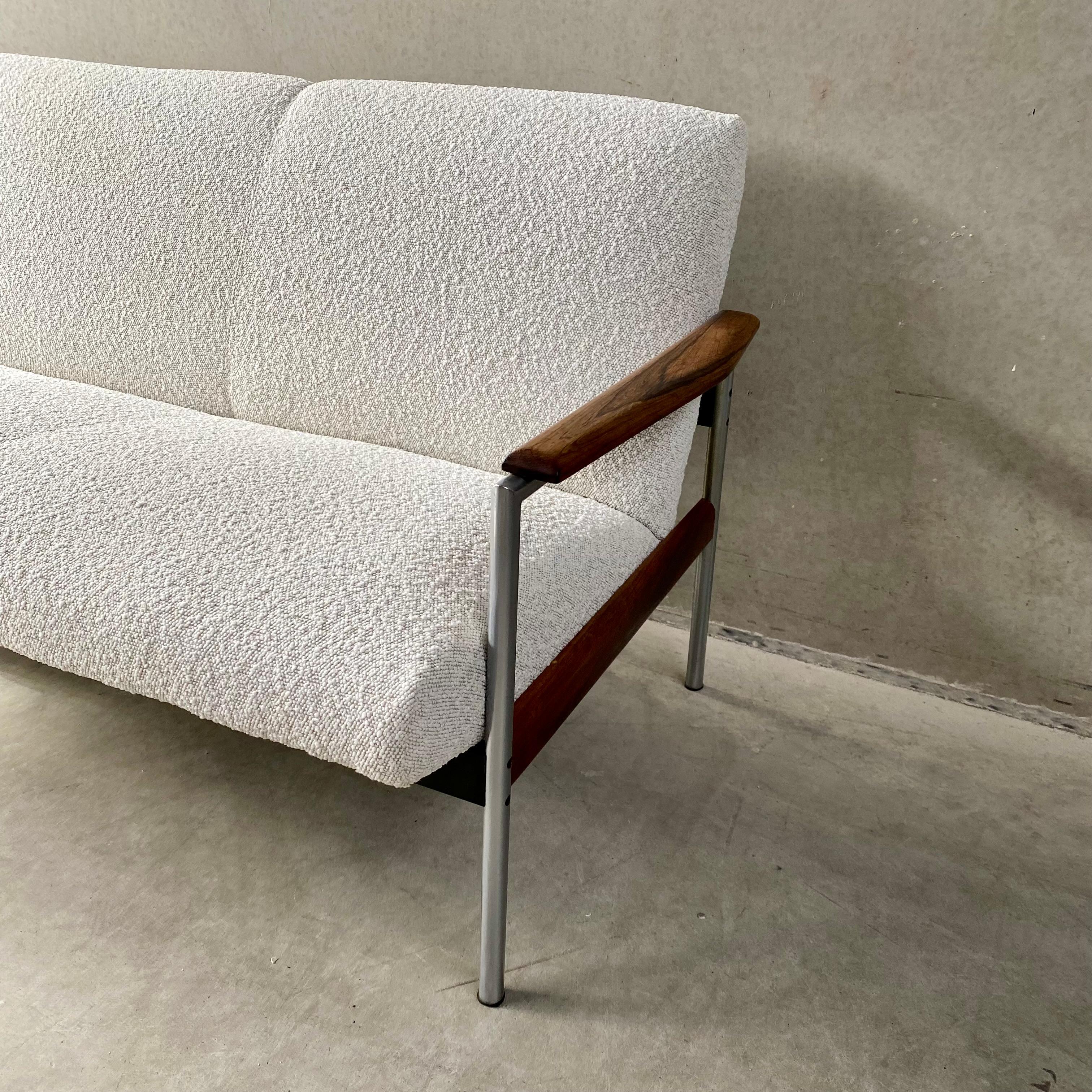3-seater sofa by TOPFORM new bouclé upholstery Italian Walnut, Netherlands 1970s For Sale 6