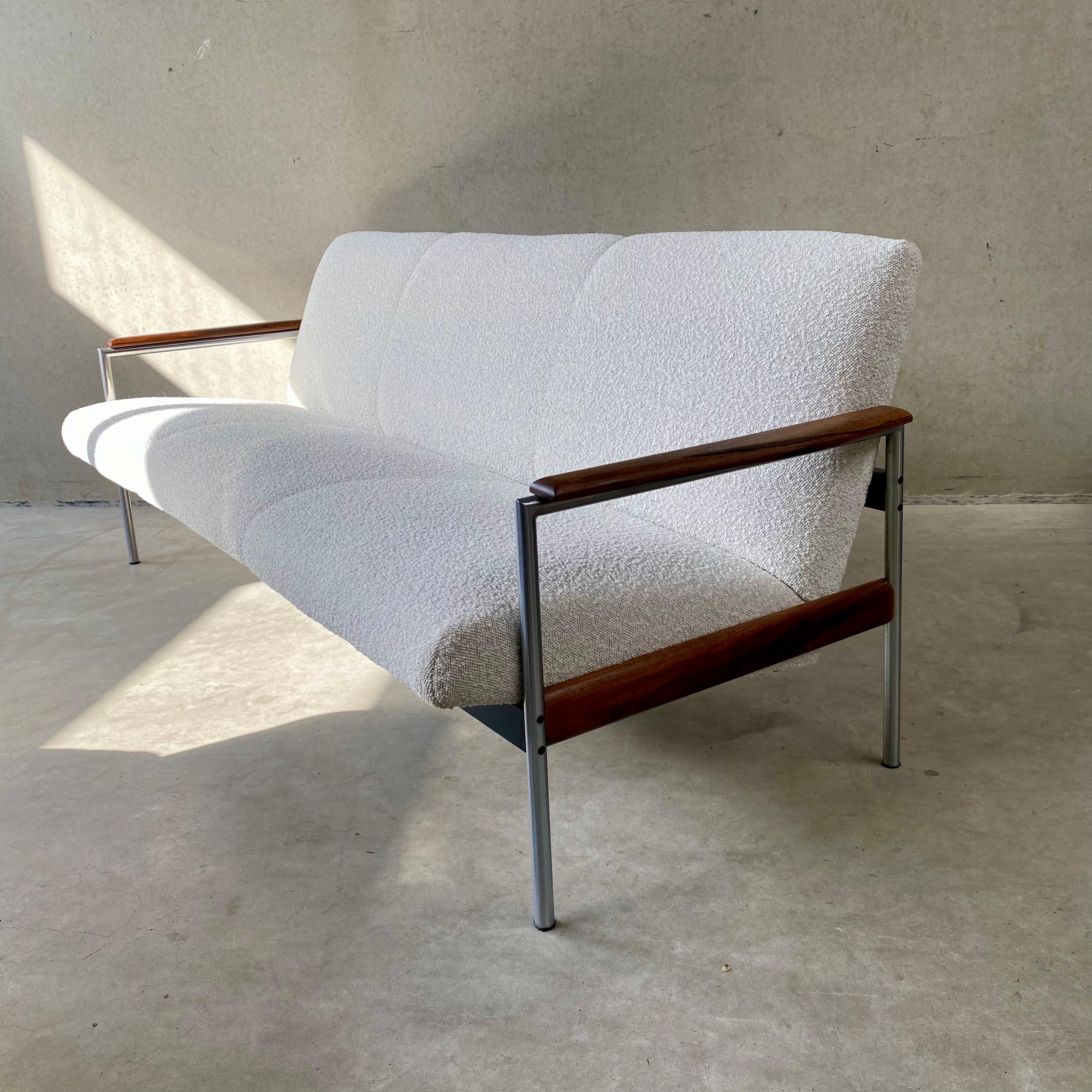 3-seater sofa by TOPFORM new bouclé upholstery Italian Walnut, Netherlands 1970s For Sale 1