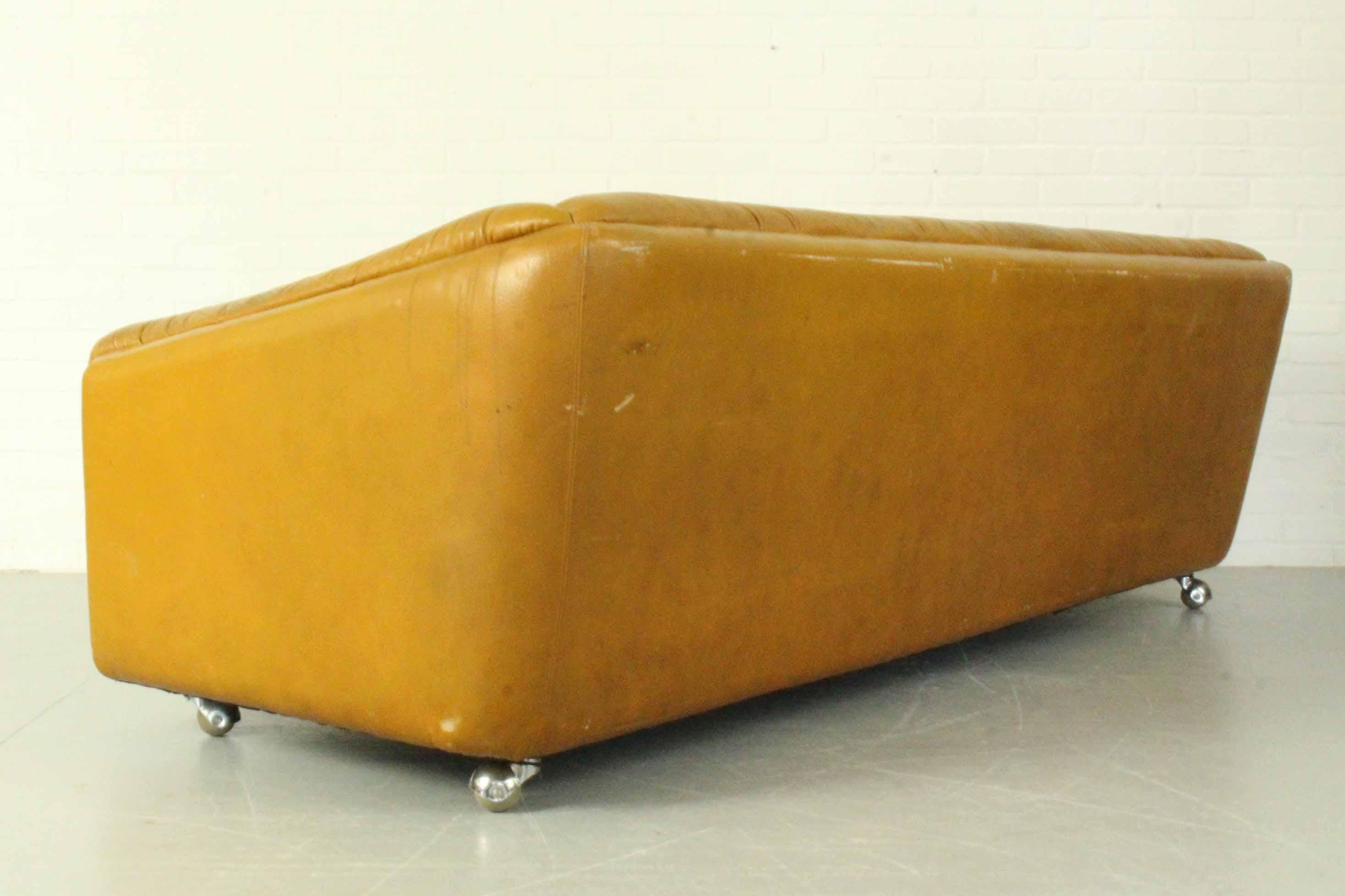 3-Seater Sofa C610 by Geoffrey Harcourt for Artifort, Netherlands, 1969 In Fair Condition For Sale In Appeltern, Gelderland