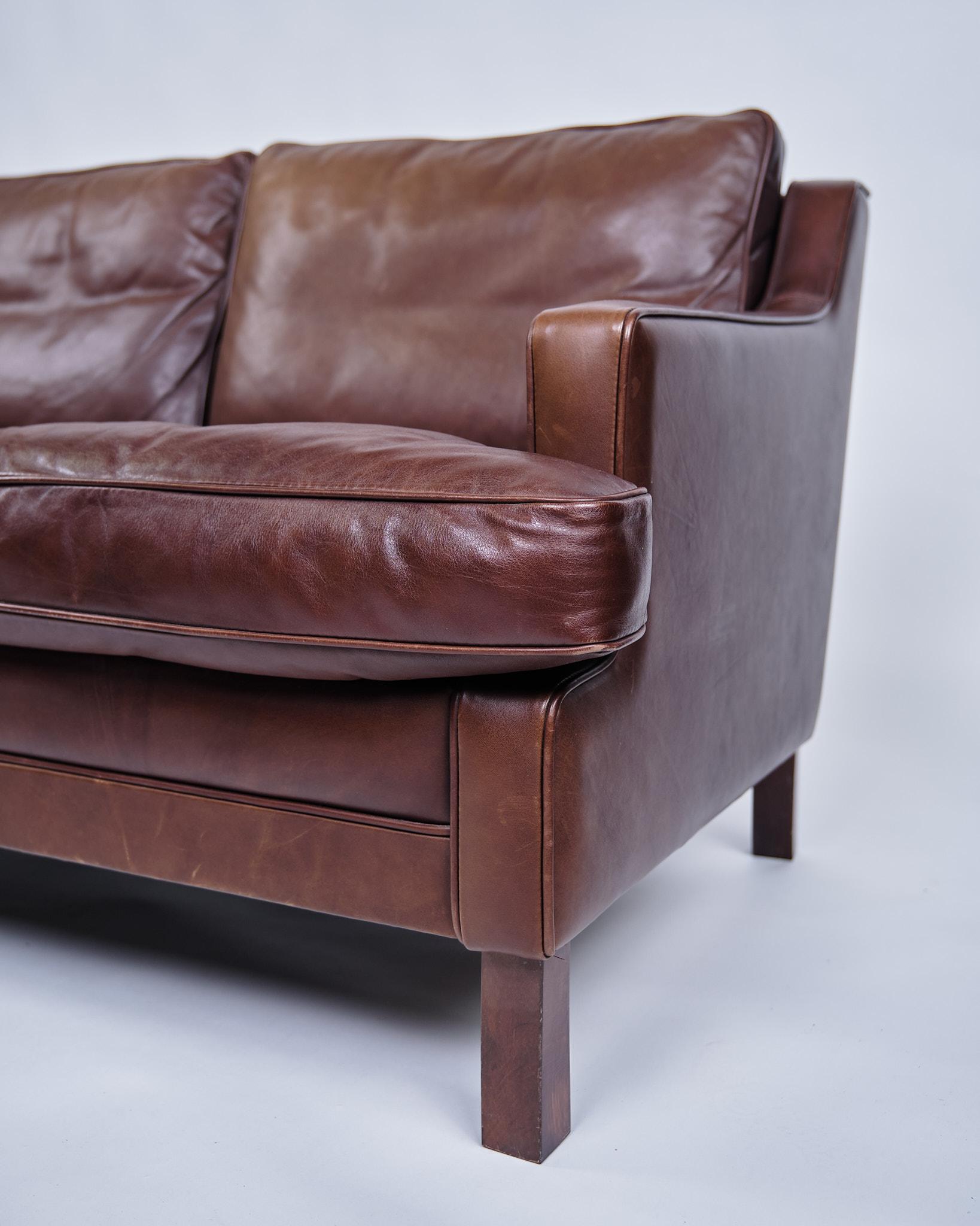 Mid-Century moderno Divano a 3 posti in pelle marrone, design danese degli anni '70 in vendita