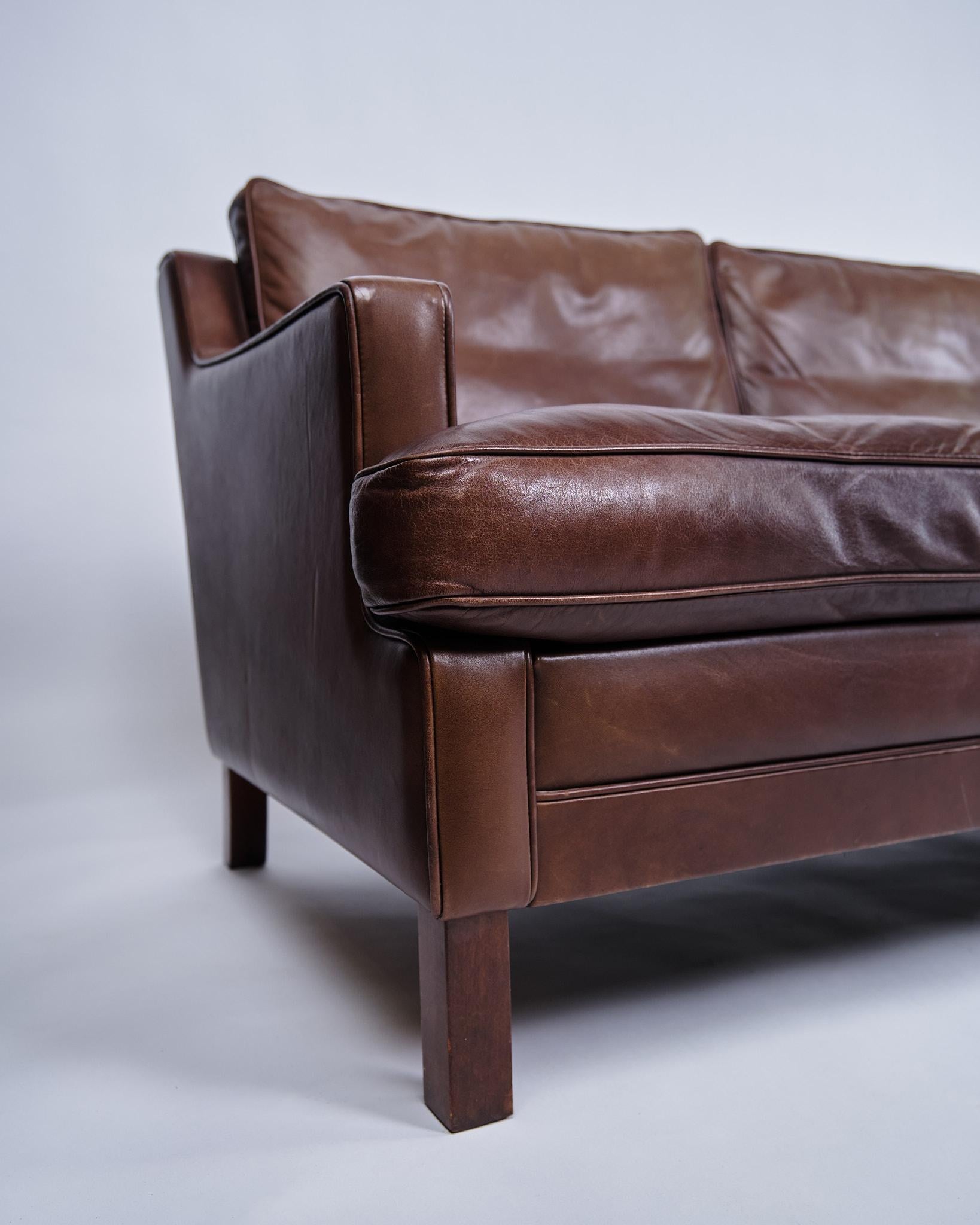 Divano a 3 posti in pelle marrone, design danese degli anni '70 in vendita 1