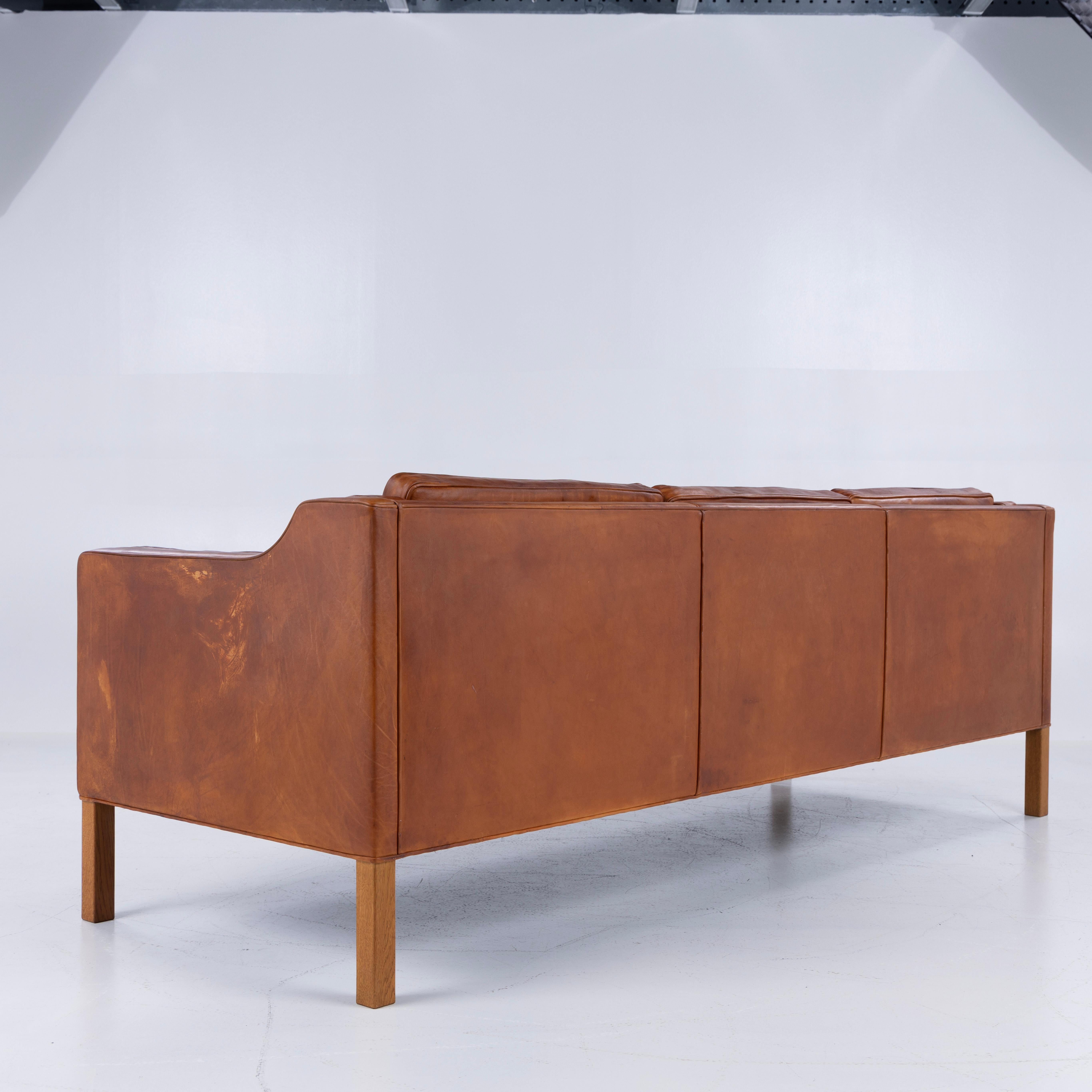 Mid-Century Modern 3-seater sofa in patinated natural leather by Børge Mogensen