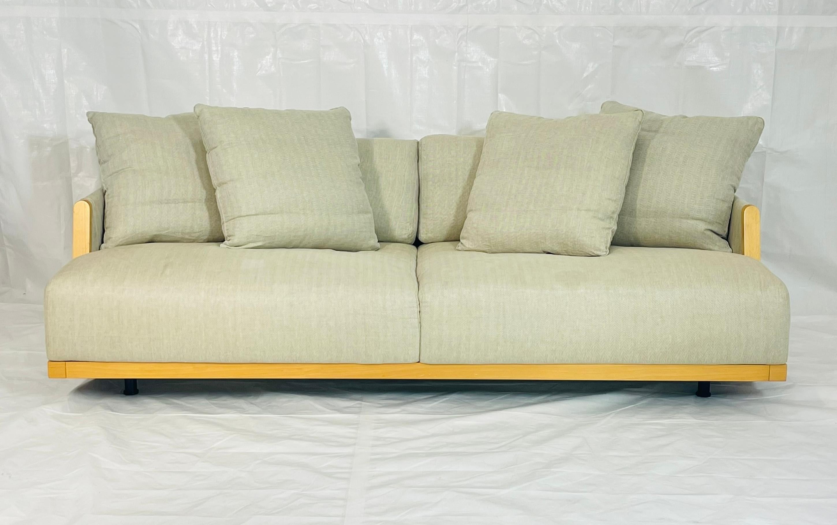 A refined and sculptural “Maharaja” three-seater sofa designed by Antonello Mosca for Giorgetti, made in Italy. Part of Giorgetti’s celebrated Maharaja collection, this model is known for its elegant low profile, exceptional craftsmanship, and