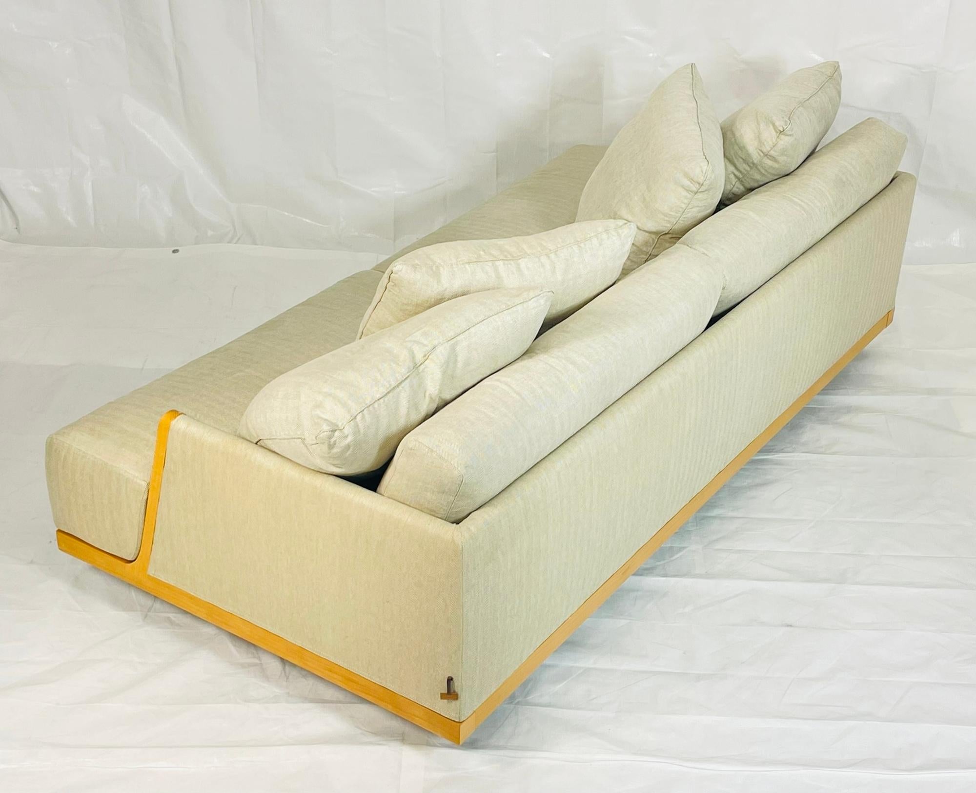 Tissu 3 Seater Sofa made in Italy by Antonello Mosca for Giorgetti, Italian Modern en vente