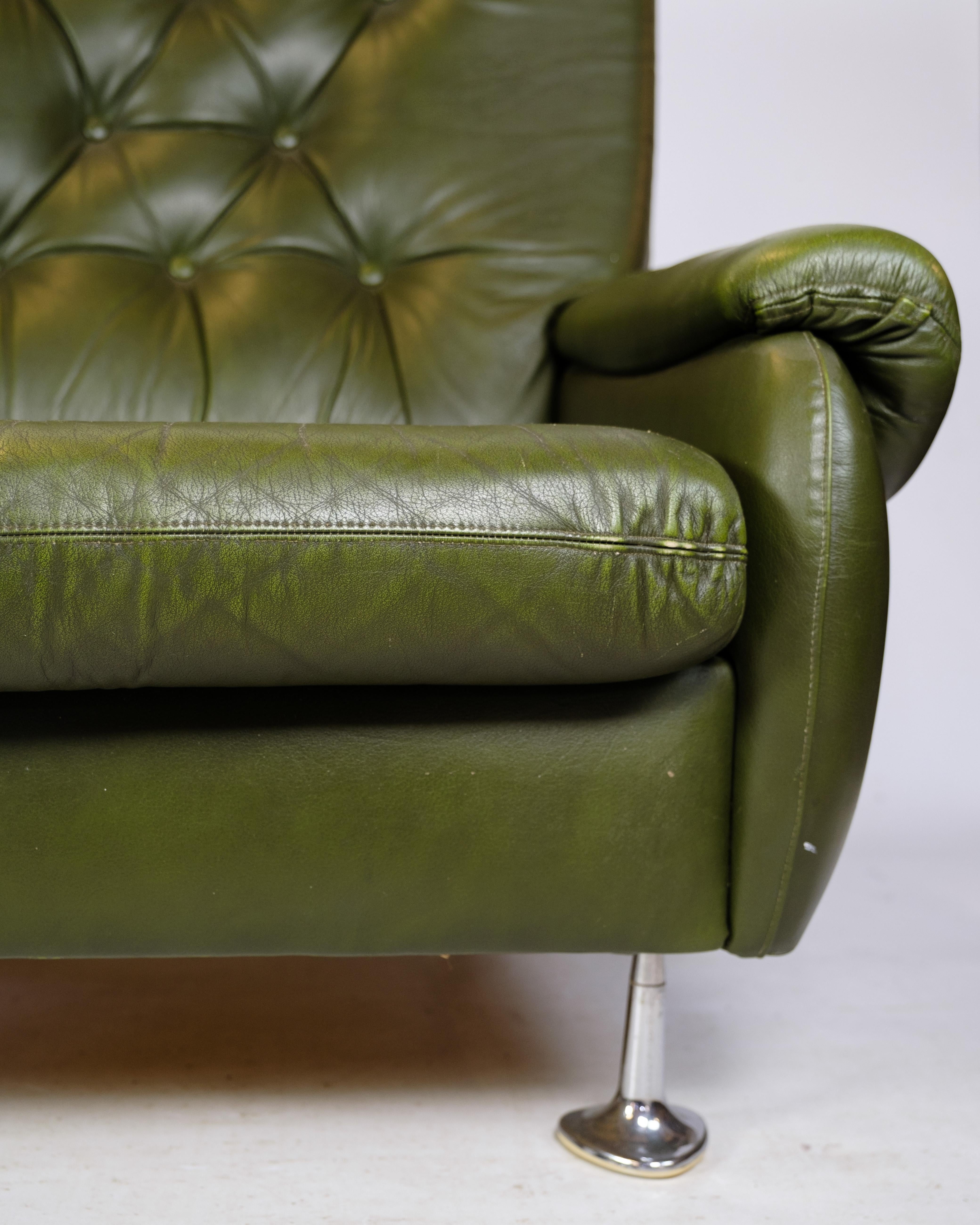 Canapé 3 places en cuir vert foncé avec pieds chromés des années 1970 Bon état - En vente à Lejre, DK