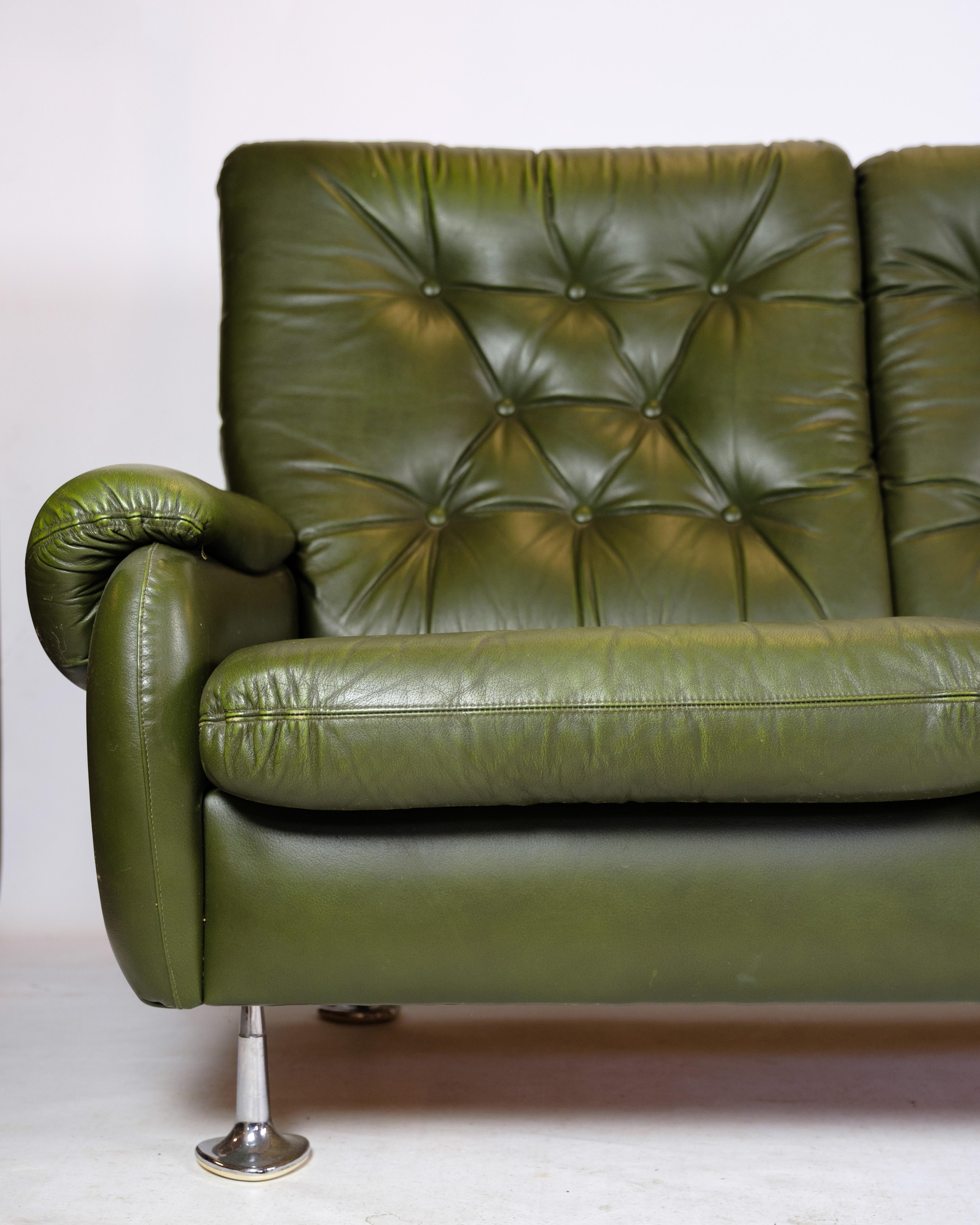 Fin du 20e siècle Canapé 3 places en cuir vert foncé avec pieds chromés des années 1970 en vente