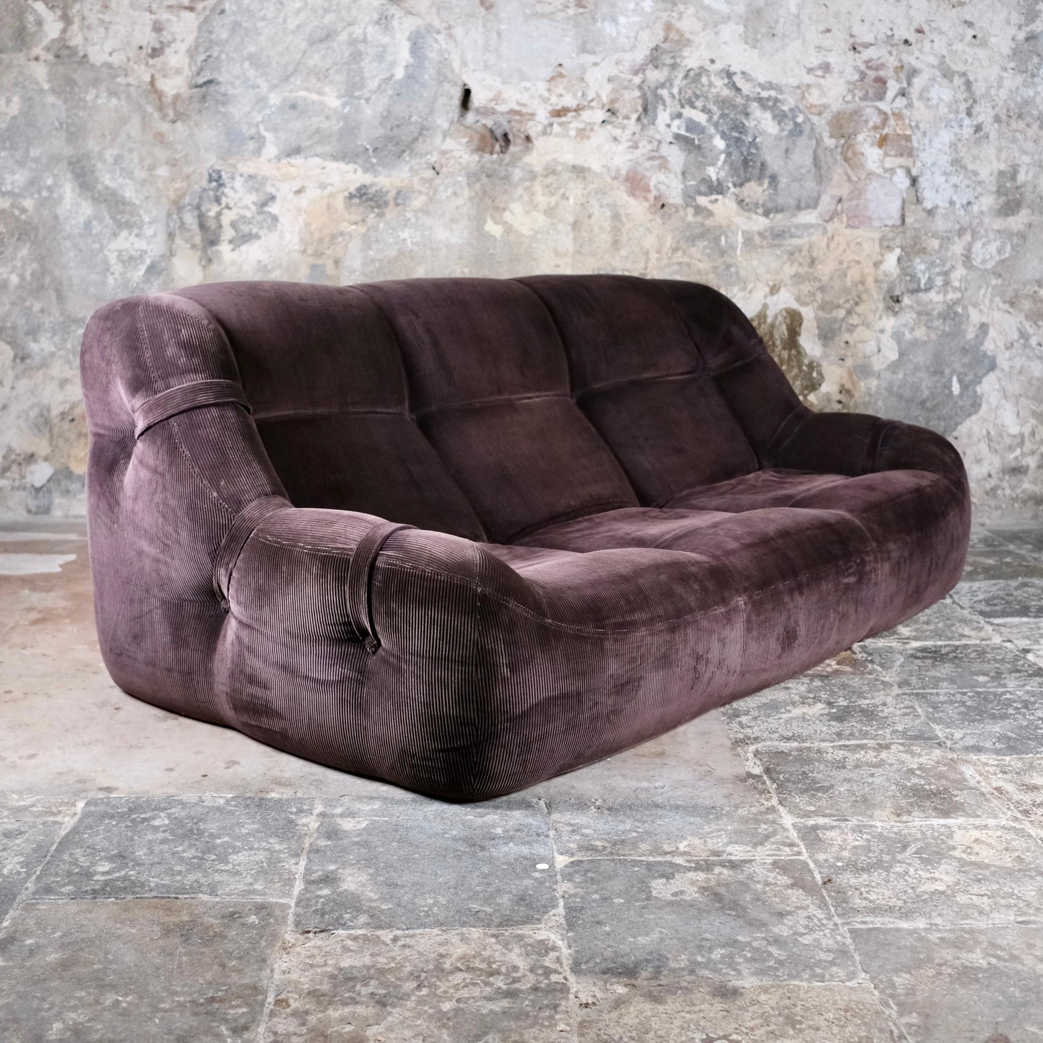 Sofá 3 plazas original de pana marrón de Ligne Roset, fabricado en Francia, años 70 Era espacial