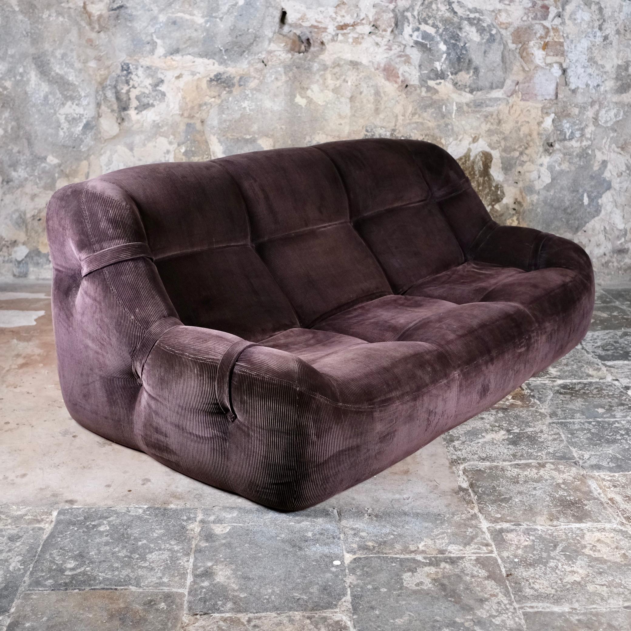 Sofá 3 plazas original de pana marrón de Ligne Roset, fabricado en Francia, años 70 Francés
