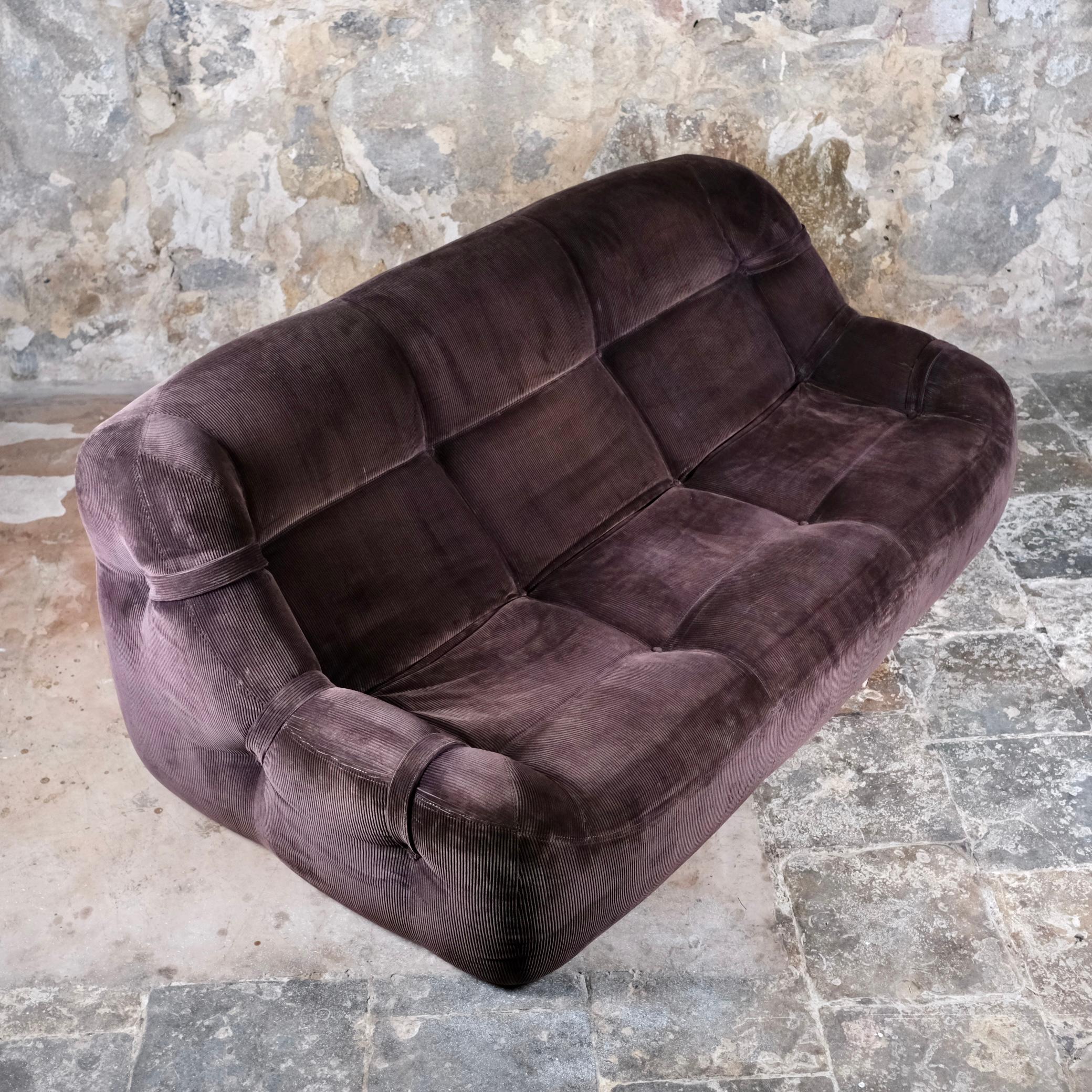 Sofá 3 plazas original de pana marrón de Ligne Roset, fabricado en Francia, años 70 en Bueno Estado en Lyon, FR