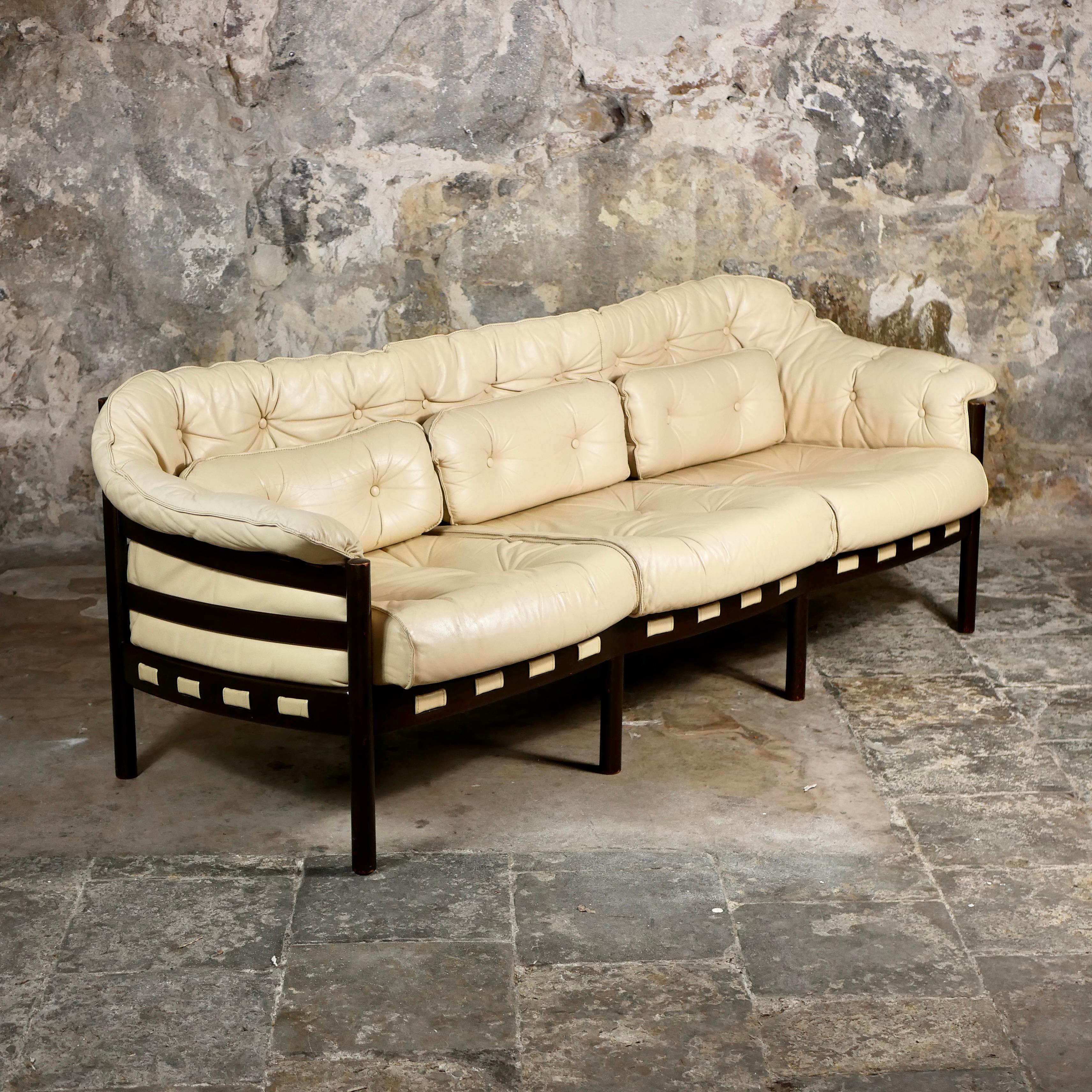 3-seats scandinavian leather sofa by Sven Ellekaer for Coja, 1970s In Good Condition In Lyon, FR