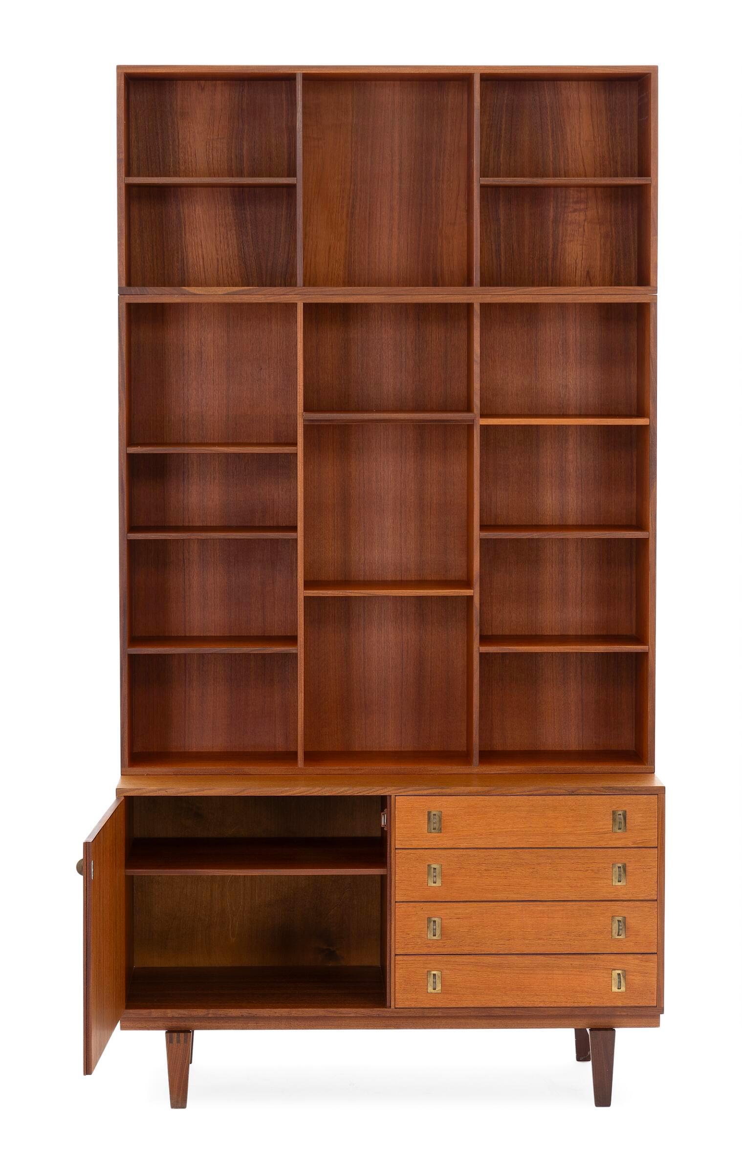 This 1950s teak wall unit, designed by Peter Løvig Nielsen, is a masterful example of mid-century Danish furniture design, combining form, function, and craftsmanship in perfect harmony. Crafted by a skilled Danish cabinet maker, the unit is