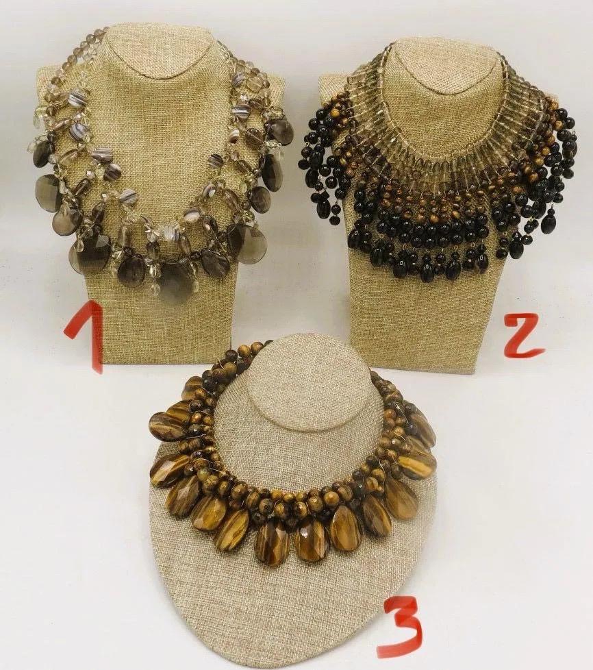 1 : Quartz fumé et Sardonix
2 : Quartz fumé & Ónix
3 : L'œil du tigre
Toutes ces pièces sont faites à la main et uniques, nous avons fait des commandes spéciales. 
