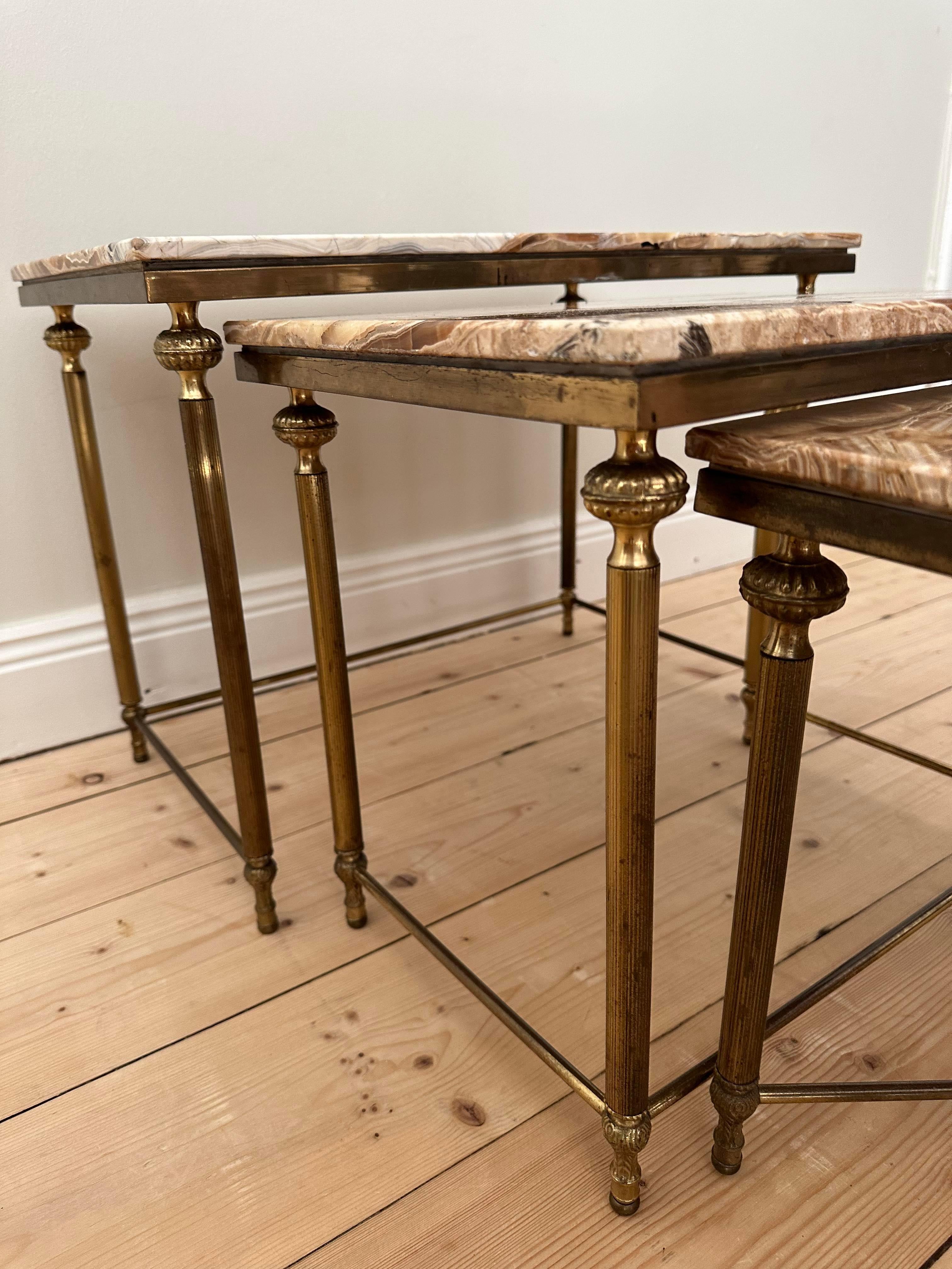 3 side tables in brass and marble  For Sale 2