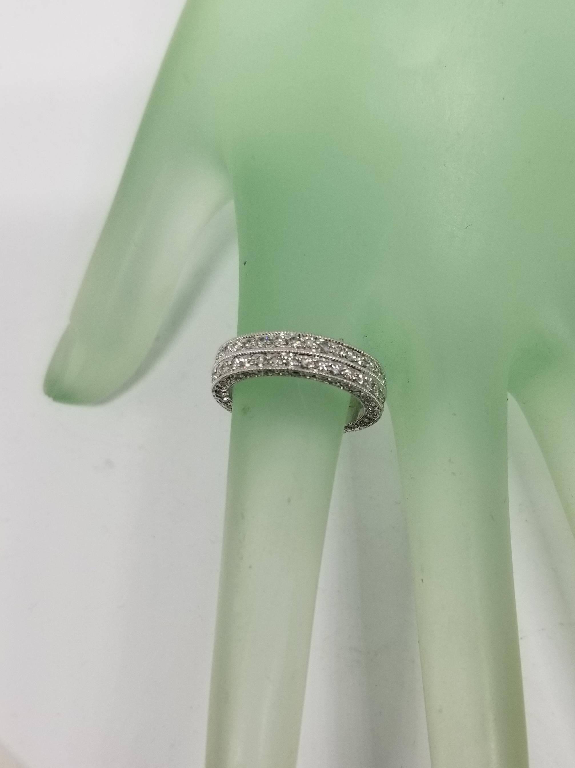 3 Seiten Diamant 2-reihiger Pave Eternity-Ring Gesamtgewicht 2,10 Karat (Rundschliff) im Angebot