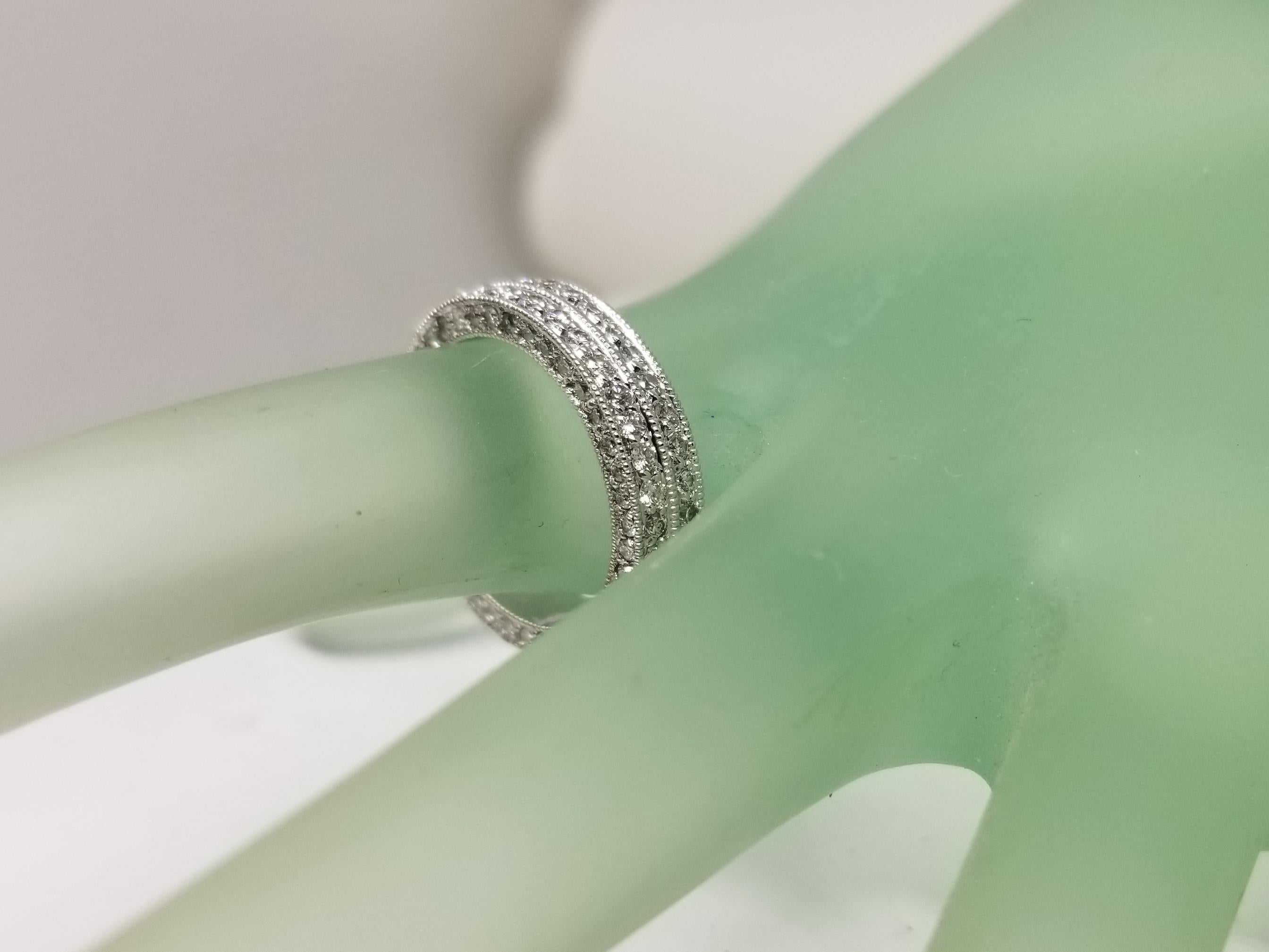 3 Seiten Diamant 2-reihiger Pave Eternity-Ring Gesamtgewicht 2,10 Karat Damen im Angebot