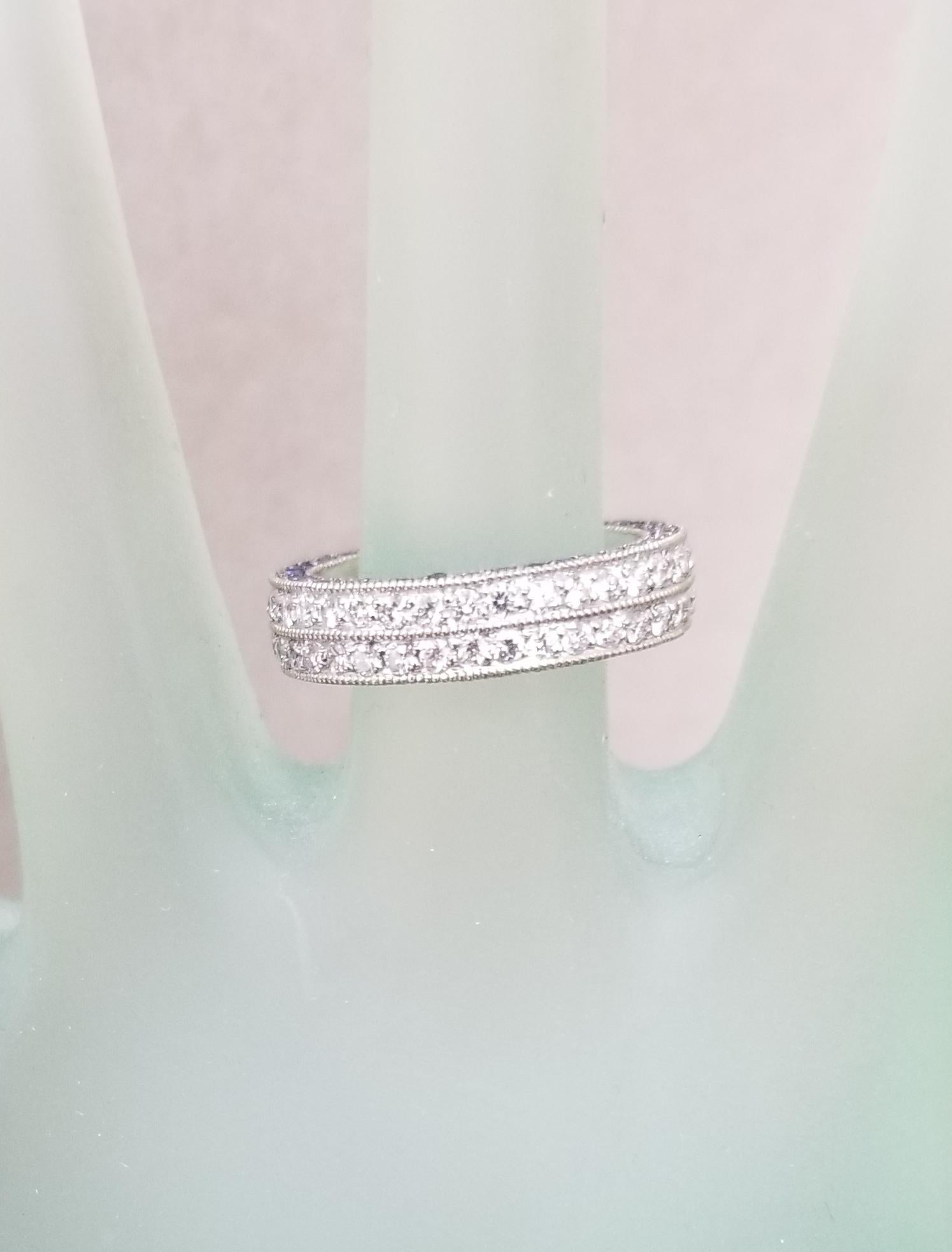 Eternity-Ring mit 3 Seiten und Diamanten und Saphiren in Pave im Zustand „Neu“ im Angebot in Los Angeles, CA