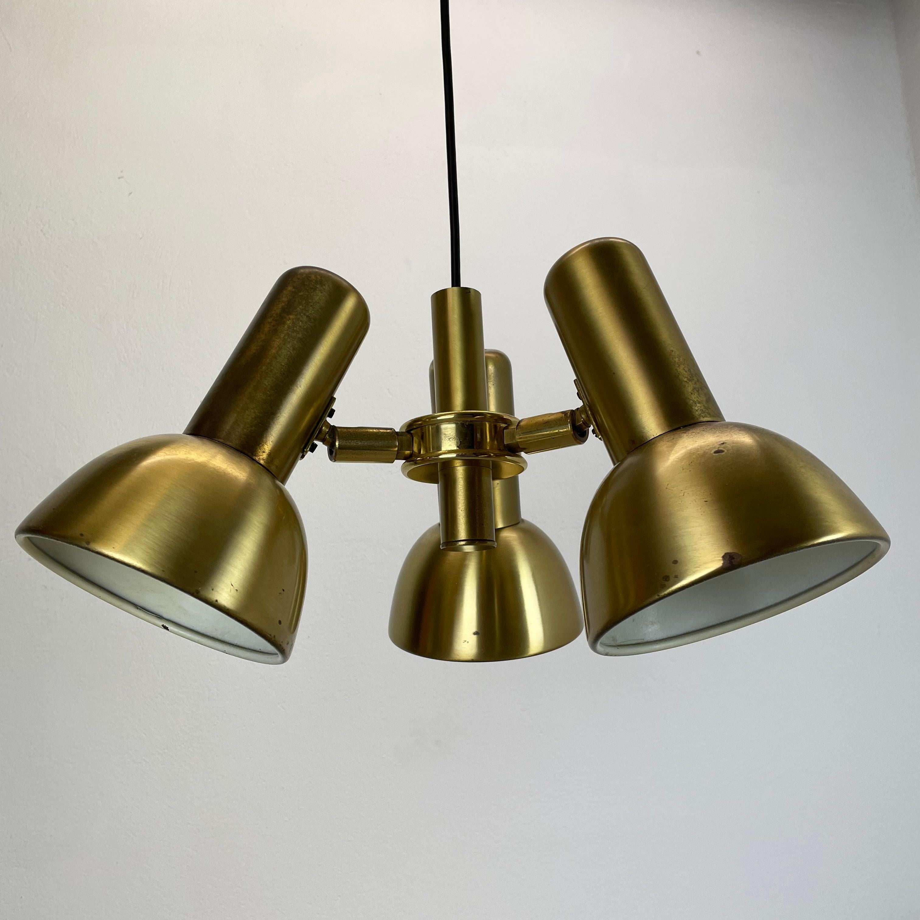 Mid-Century Modern 3-Spot Brass Tone Hanging Light Koch and Lowy Style OMI Lighting, Germany, 1970 For Sale