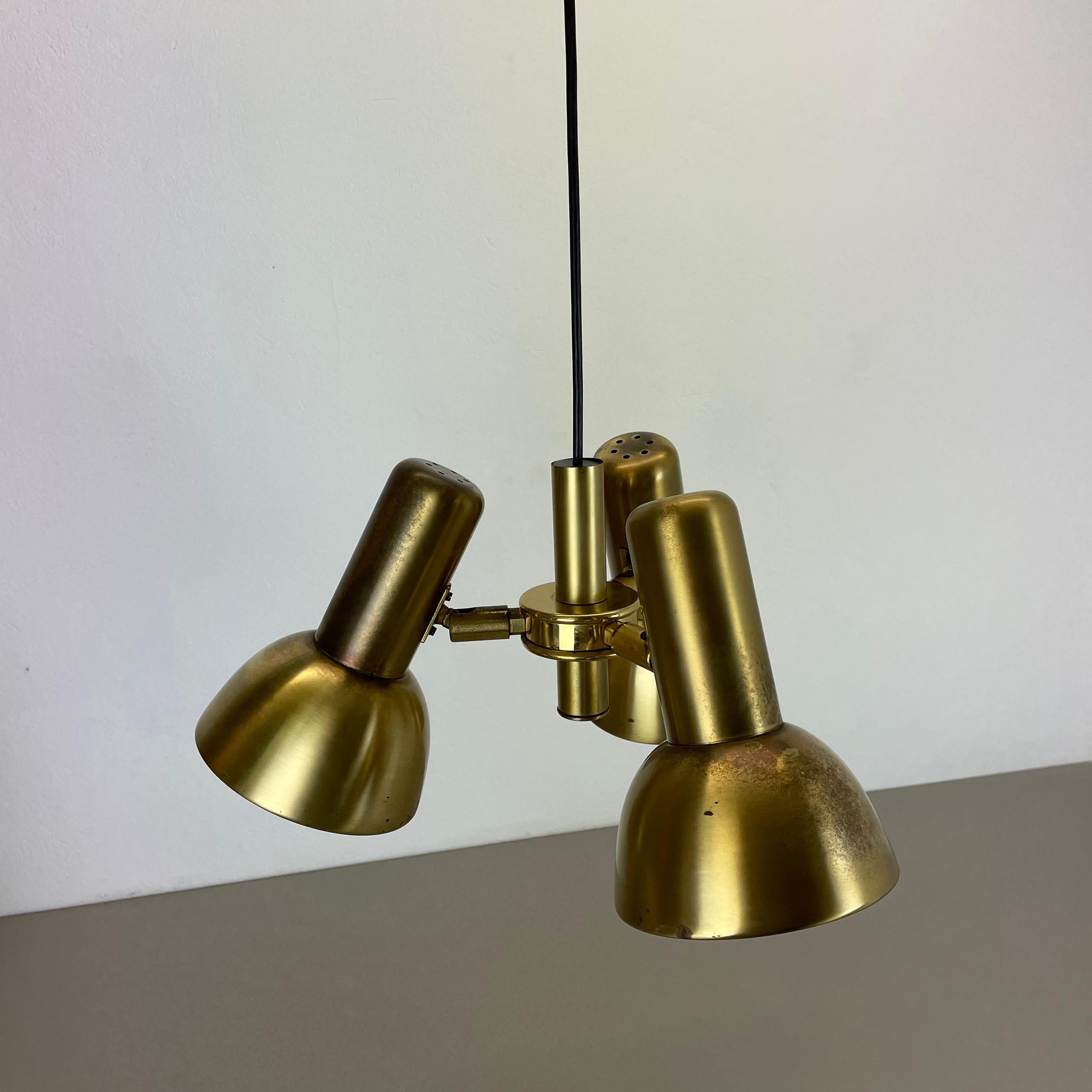 3-Spot Brass Tone Hanging Light Koch and Lowy Style OMI Lighting, Germany, 1970 In Fair Condition For Sale In Kirchlengern, DE