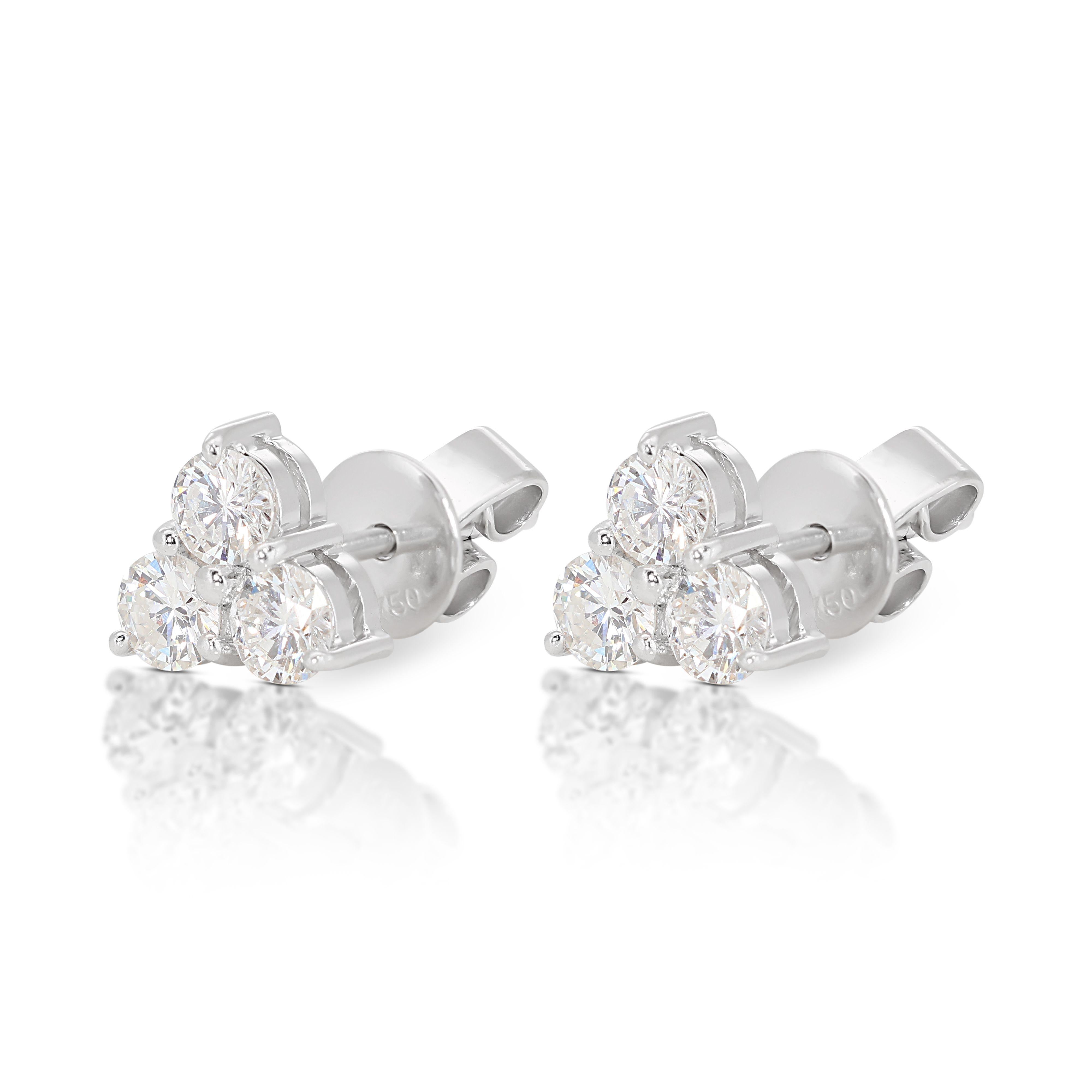 3-stone 0.90ct Diamond Earrings set in 18K White Gold In New Condition For Sale In רמת גן, IL