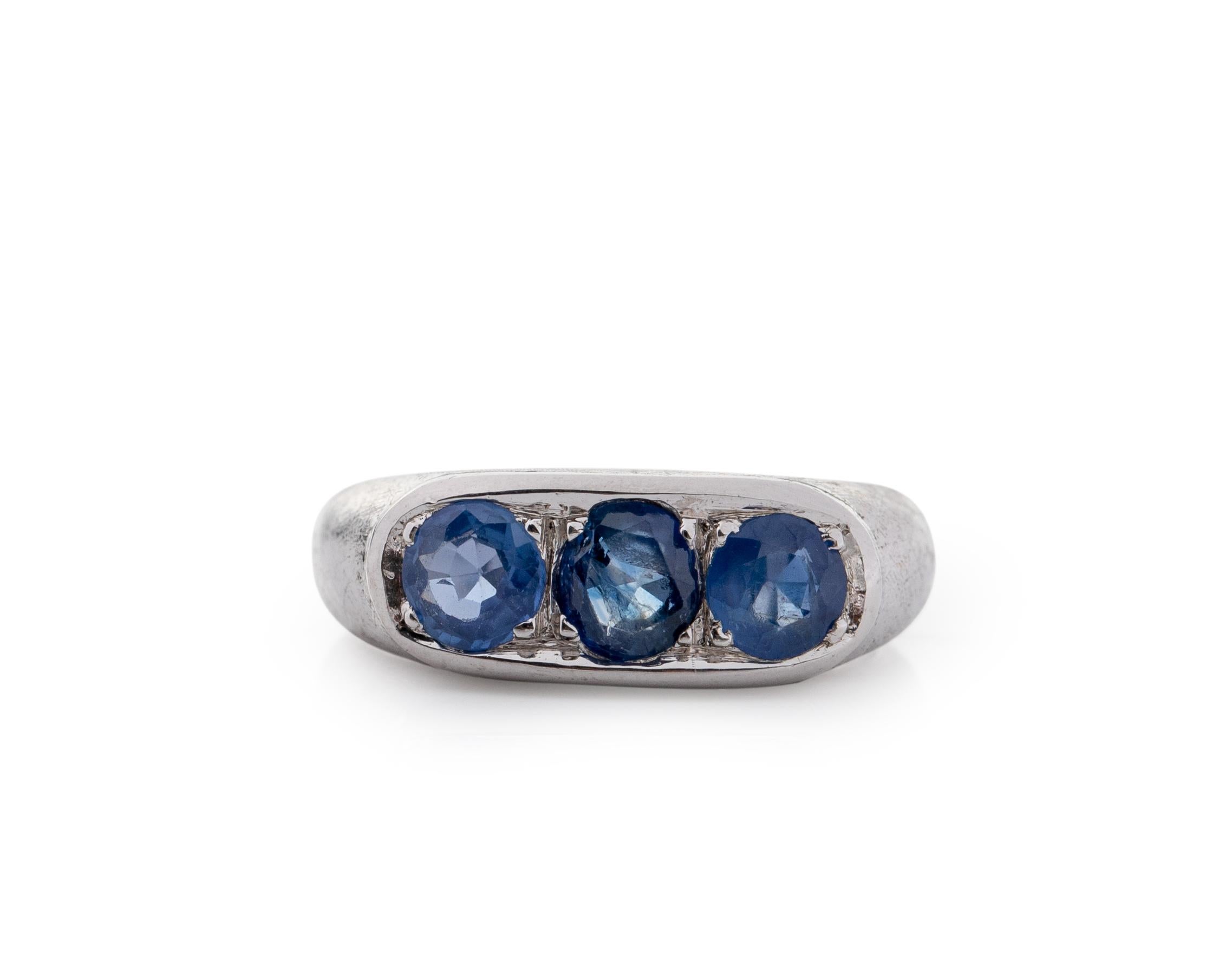 Retro 3 Stone 1.3 Carat Total Sapphire Ring, 14 Karat Gold For Sale
