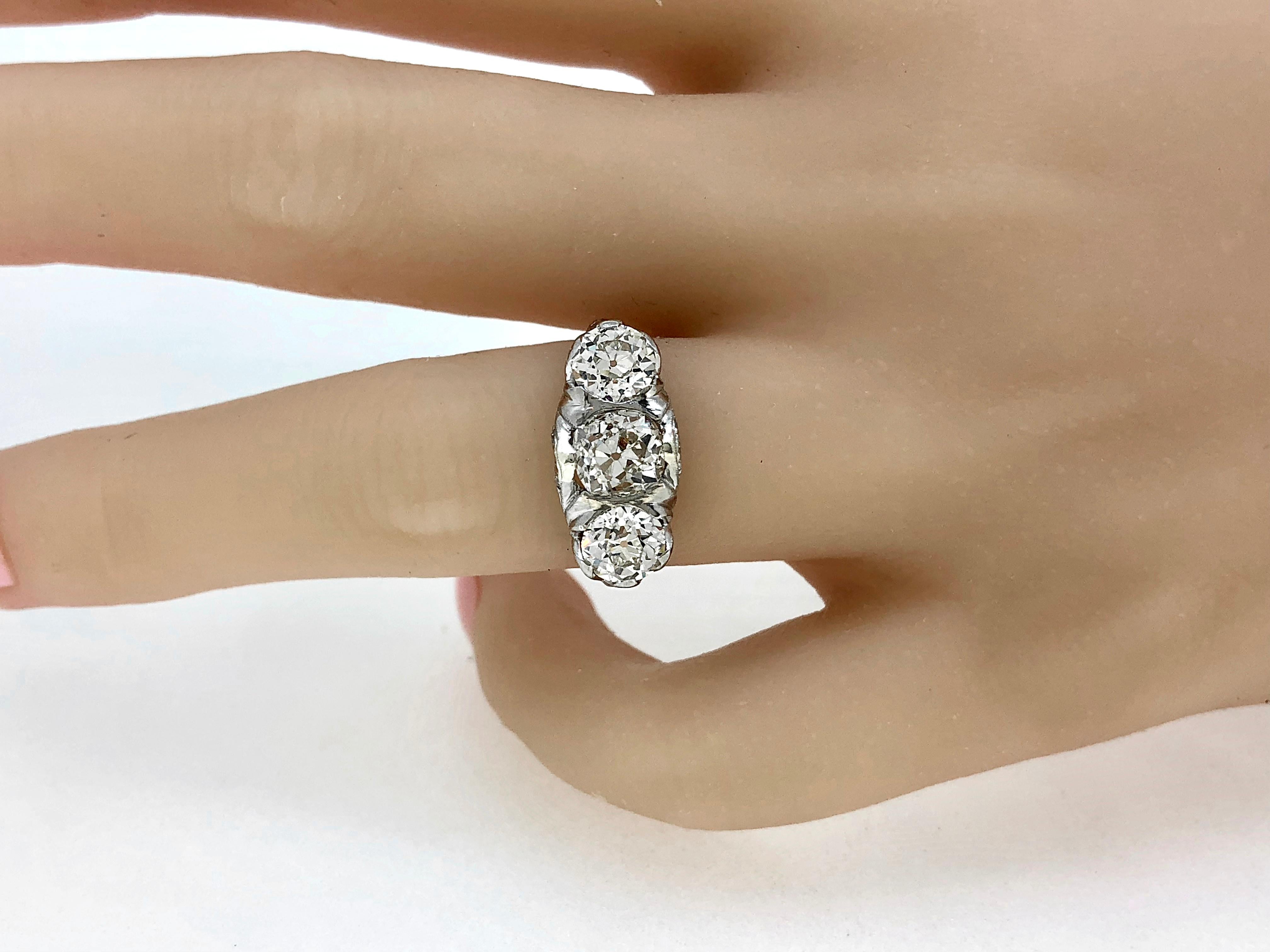 3-Stone 3.20 Carat Total Weight Diamond Edwardian Engagement Ring Platinum In Excellent Condition In Tampa, FL