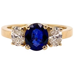 3-Stein-Blauer Saphir und Diamant-Ring aus 18 Karat Gelbgold