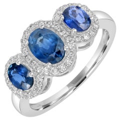 3 Stone Ceylon Blue Sapphire Band Ring With Diamonds Made In 18k White Gold (bague avec saphir bleu de Ceylan et diamants en or blanc 18k)