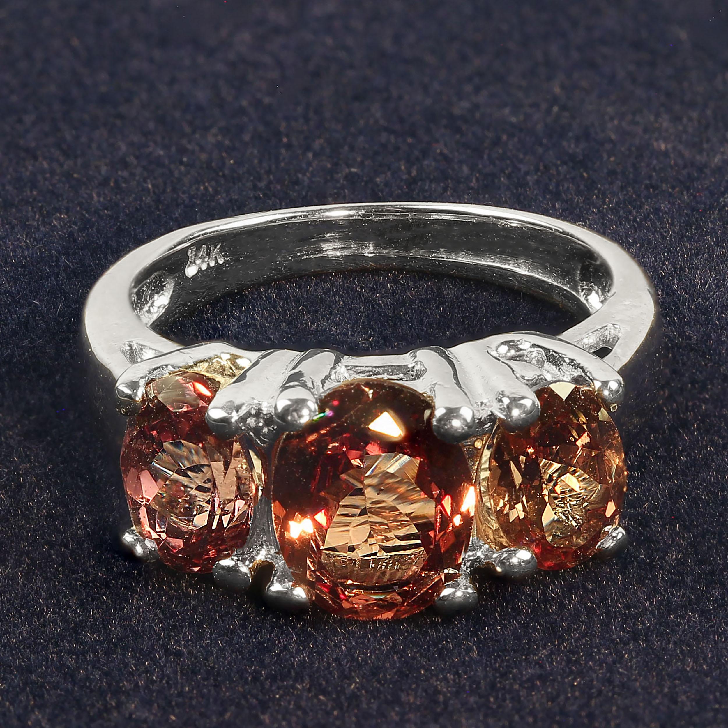 3 Stein Farbe Shift Granat Ring in 14K Weißgold Fassung  Januar Geburtsstein im Angebot 3