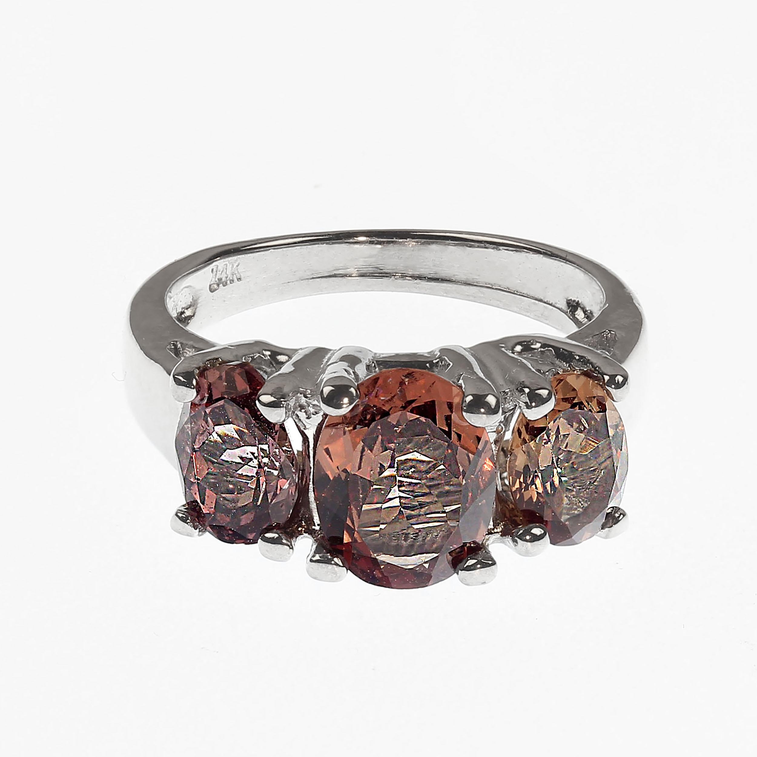 3 Stein Farbe Shift Granat Ring in 14K Weißgold Fassung  Januar Geburtsstein im Angebot 5