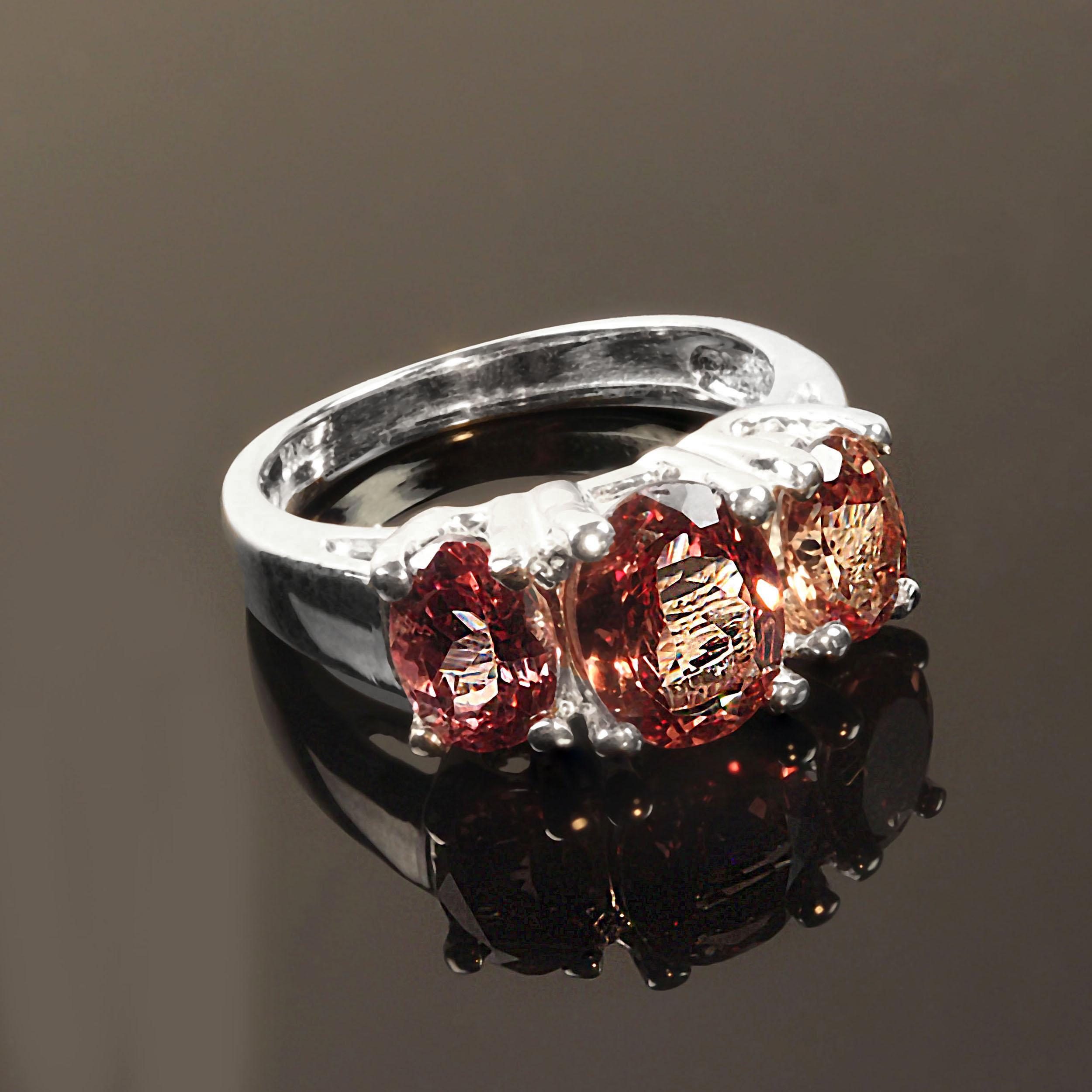 3 Stein Farbe Shift Granat Ring in 14K Weißgold Fassung  Januar Geburtsstein im Angebot 1