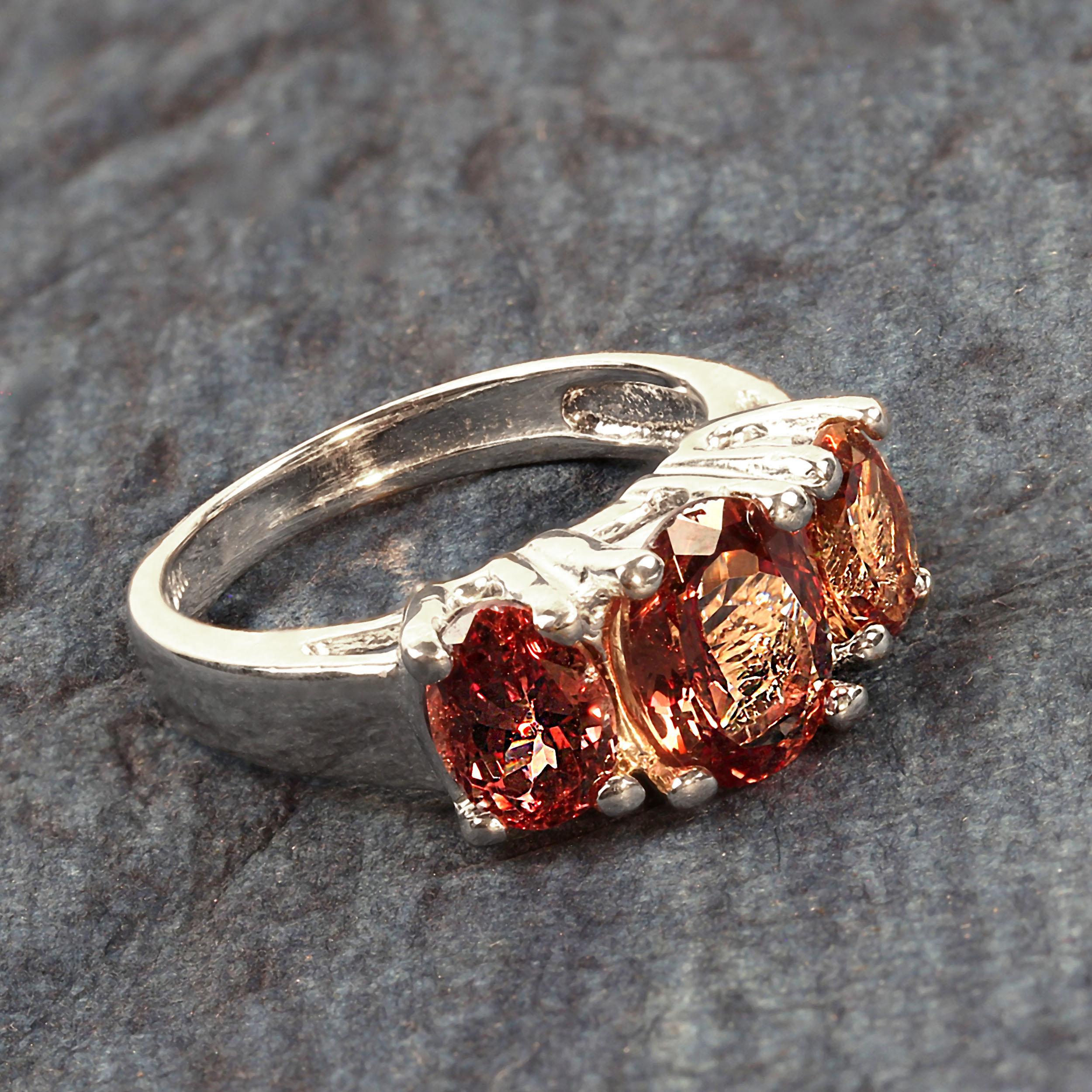 3 Stein Farbe Shift Granat Ring in 14K Weißgold Fassung  Januar Geburtsstein im Angebot 2