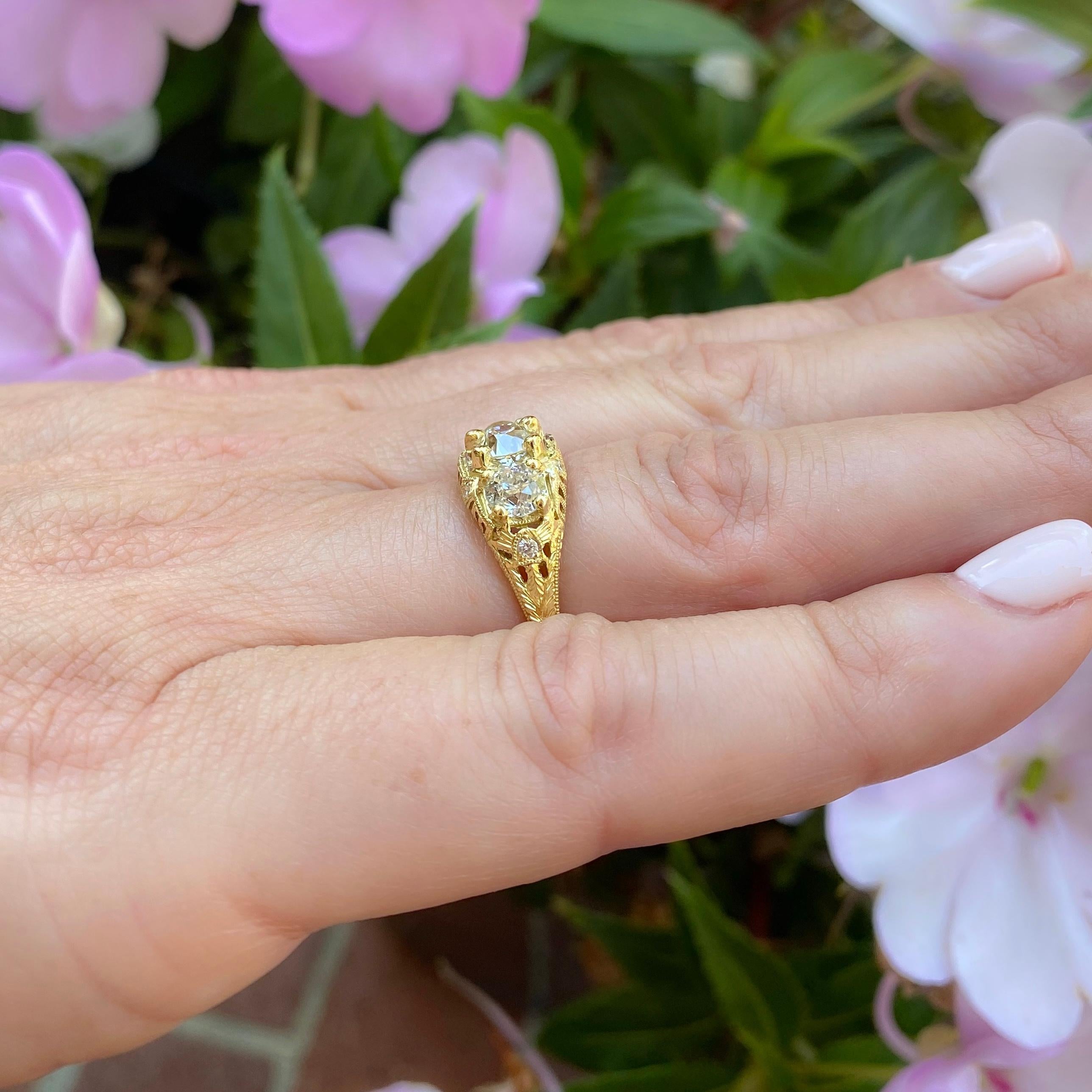 3-Stone Diamond & 18k Gold Ring In New Condition For Sale In San Francisco, CA