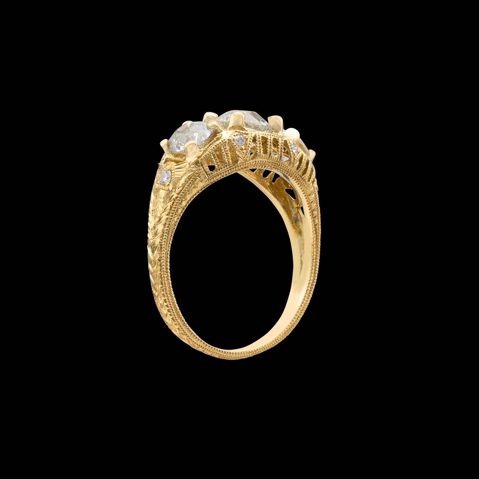 3-Stone Diamond & 18k Gold Ring For Sale 2