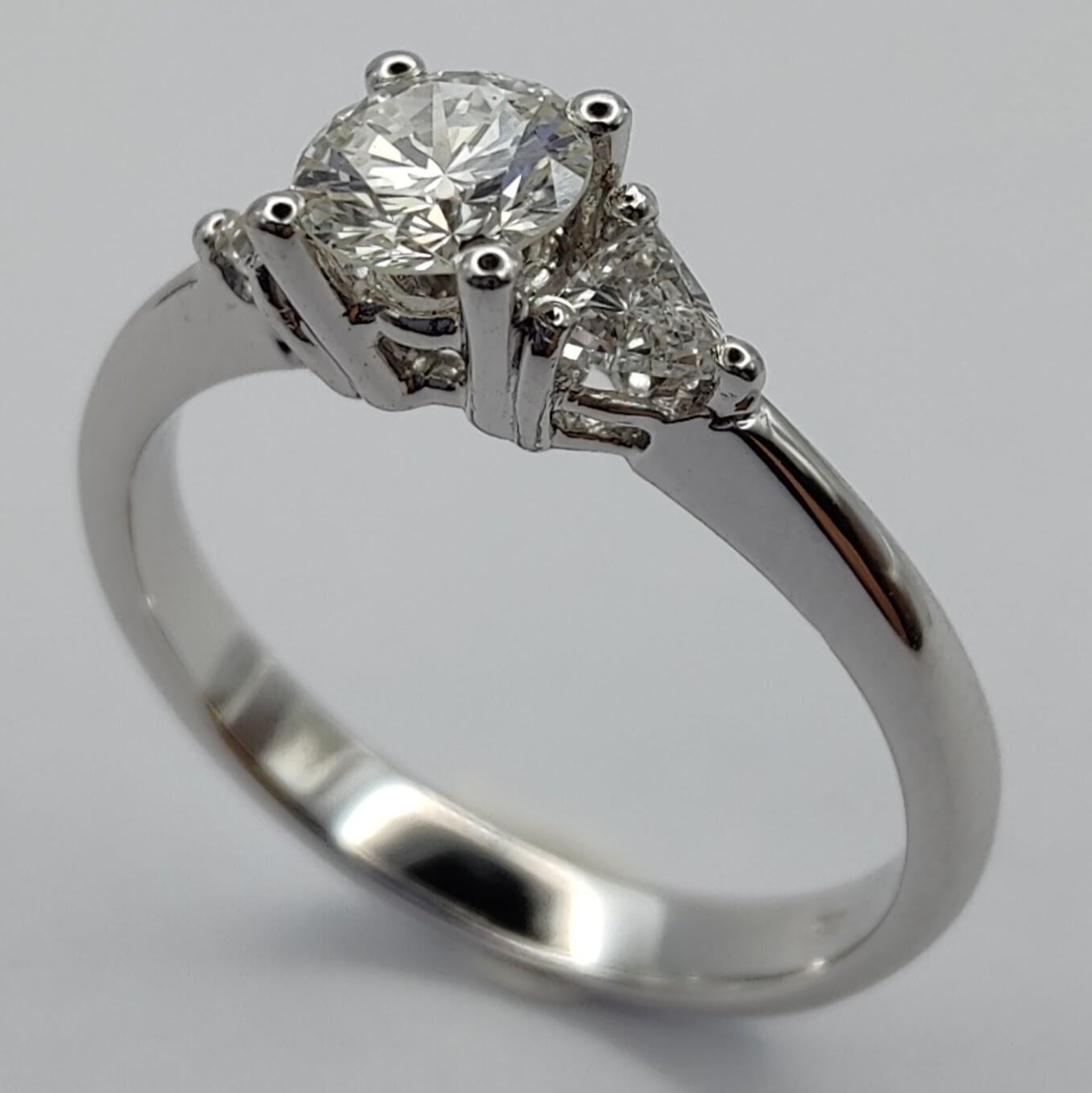3-Stone Diamond Engagement Ring in 18K White Gold For Sale 2
