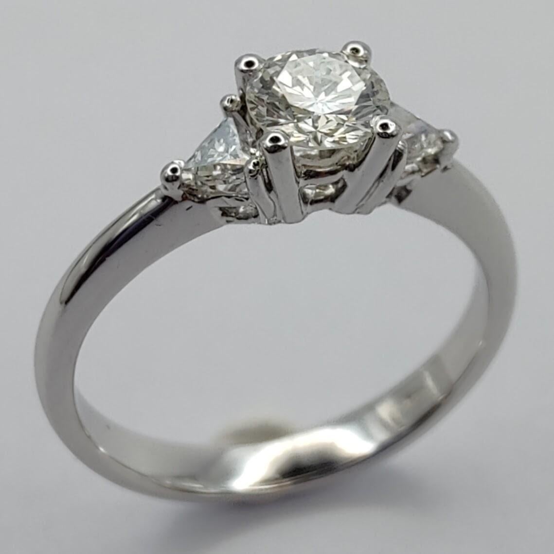 3-Stone Diamond Engagement Ring in 18K White Gold For Sale 3