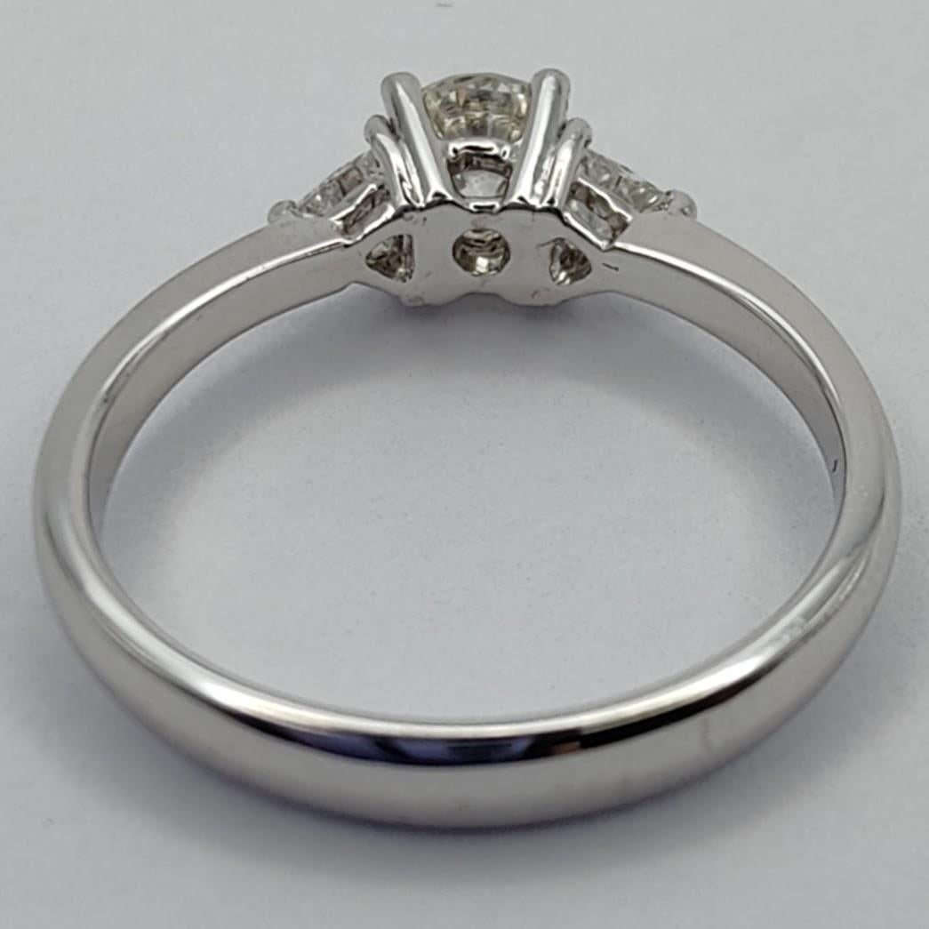3-Stone Diamond Engagement Ring in 18K White Gold For Sale 7