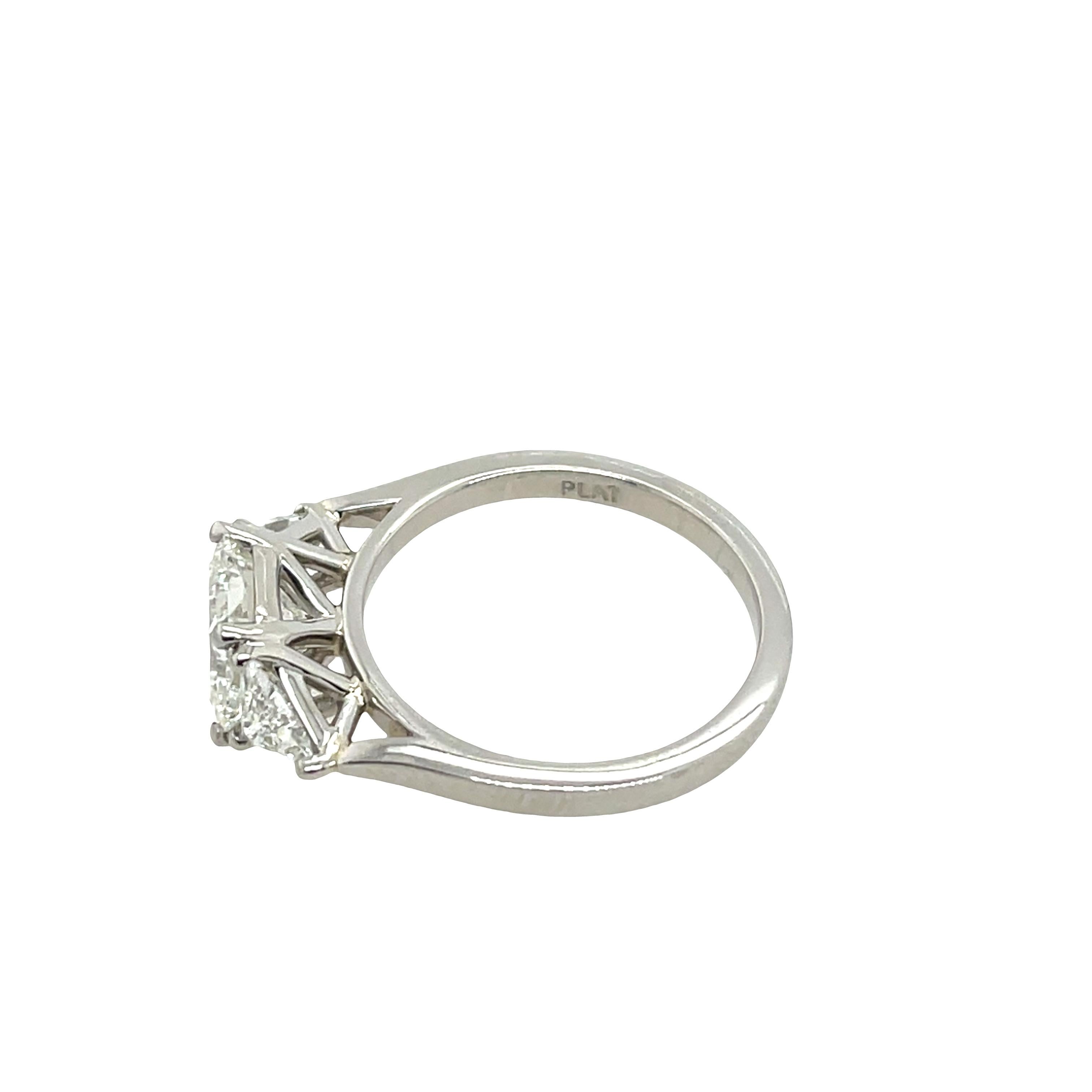 3 Stone Diamond Engagement Ring Set With 1.71ct Princess Cut Diamond In Excellent Condition For Sale In London, GB